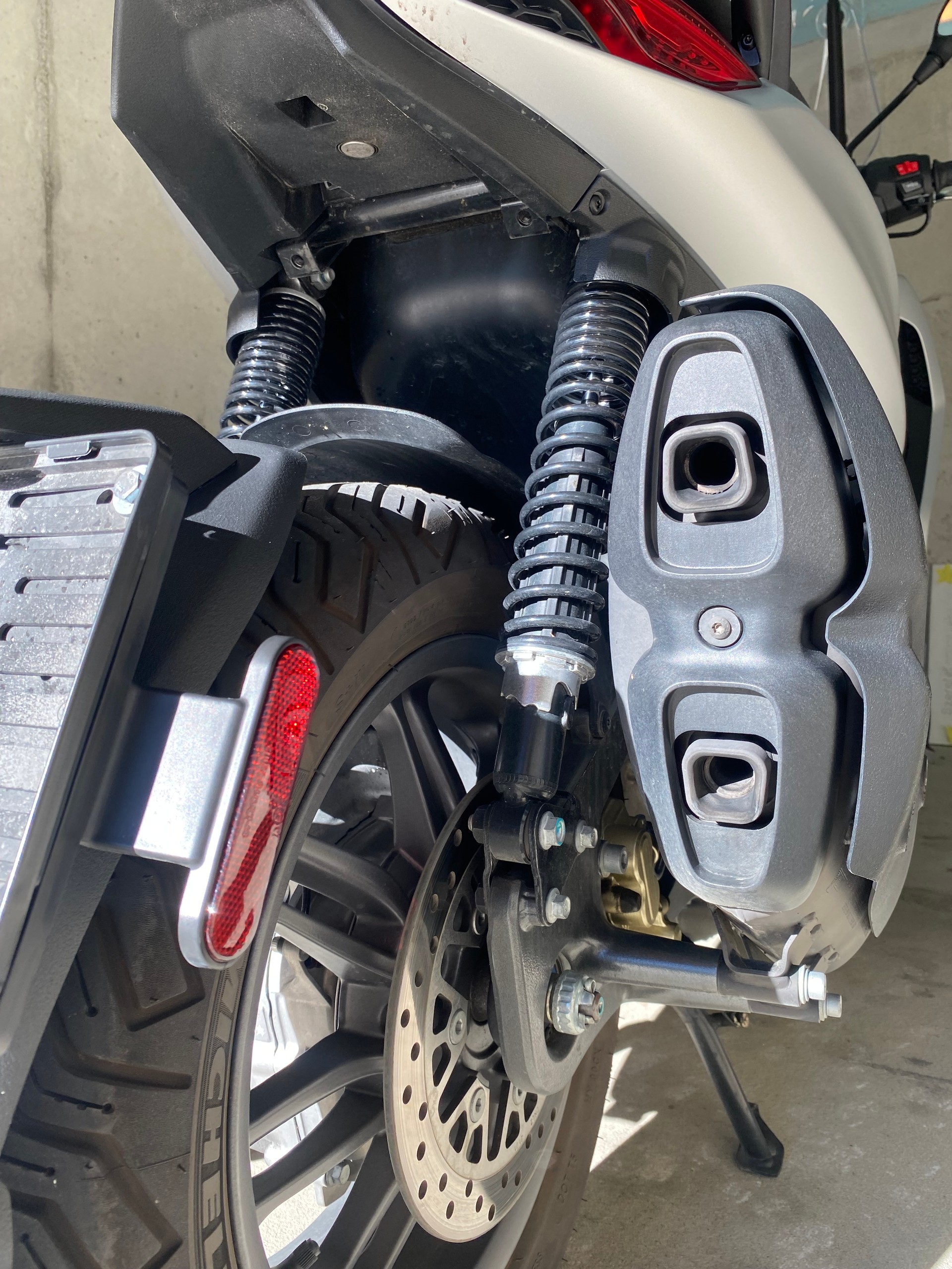 PIAGGIO Beverly 400 Sport-image-11