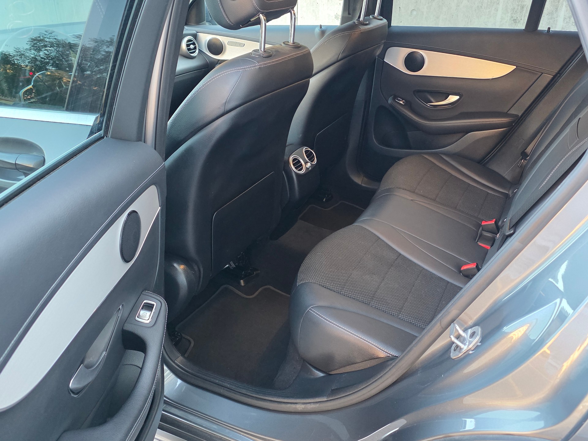 MERCEDES-BENZ GLC 300 e AMG Line Plus 4Matic 9G-Tronic-image-12