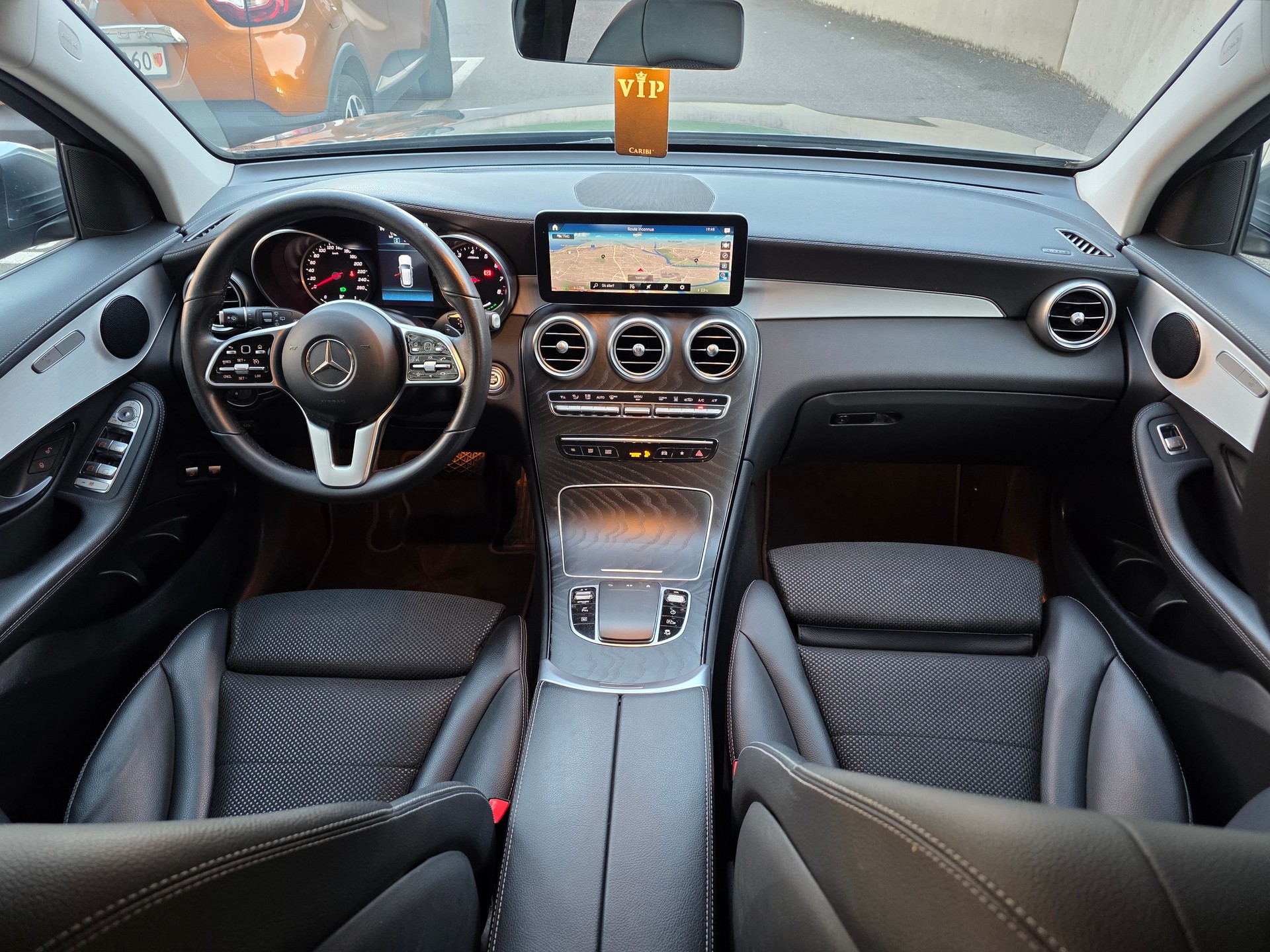 MERCEDES-BENZ GLC 300 e AMG Line Plus 4Matic 9G-Tronic-image-8