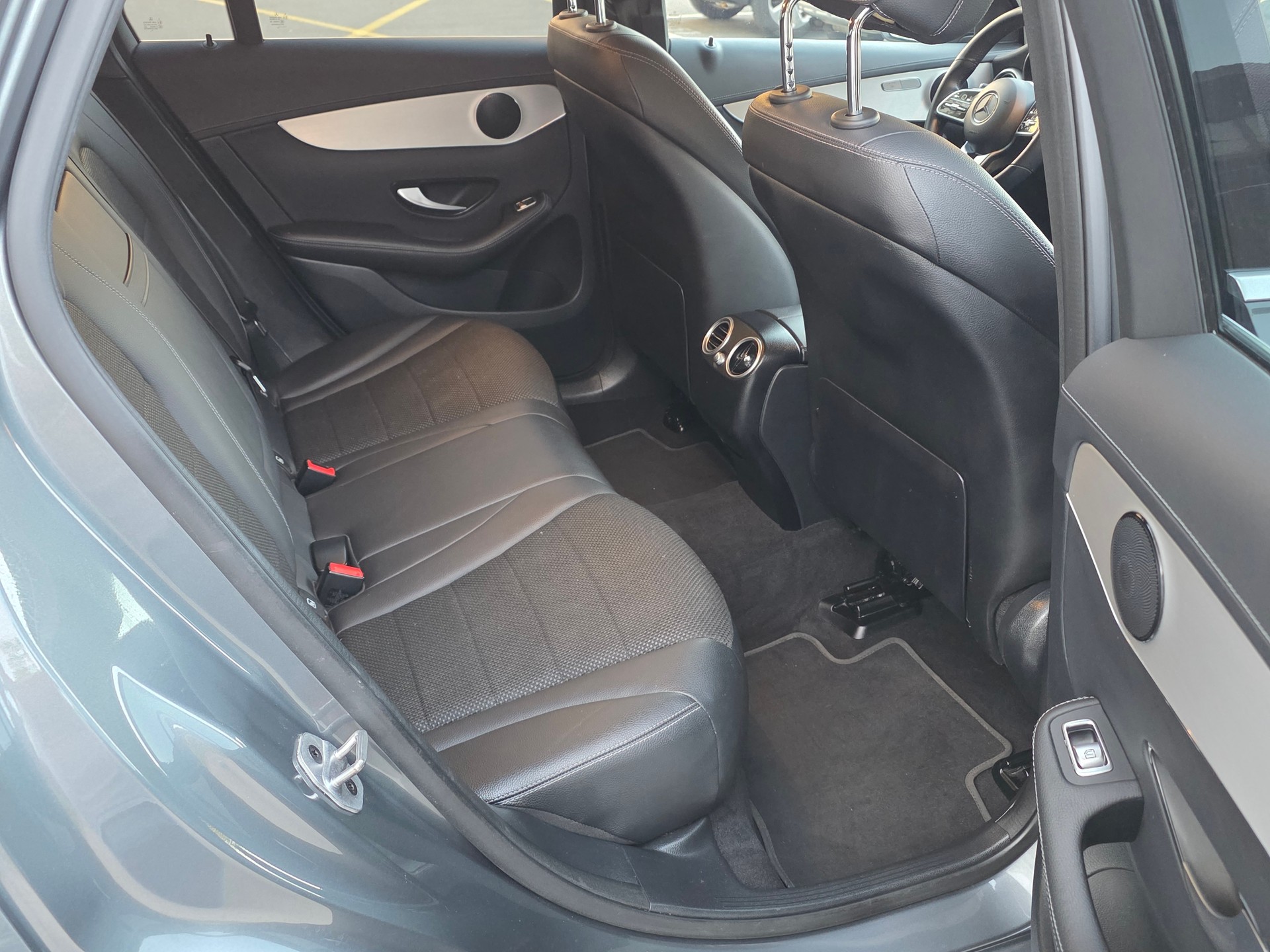 MERCEDES-BENZ GLC 300 e AMG Line Plus 4Matic 9G-Tronic-image-11