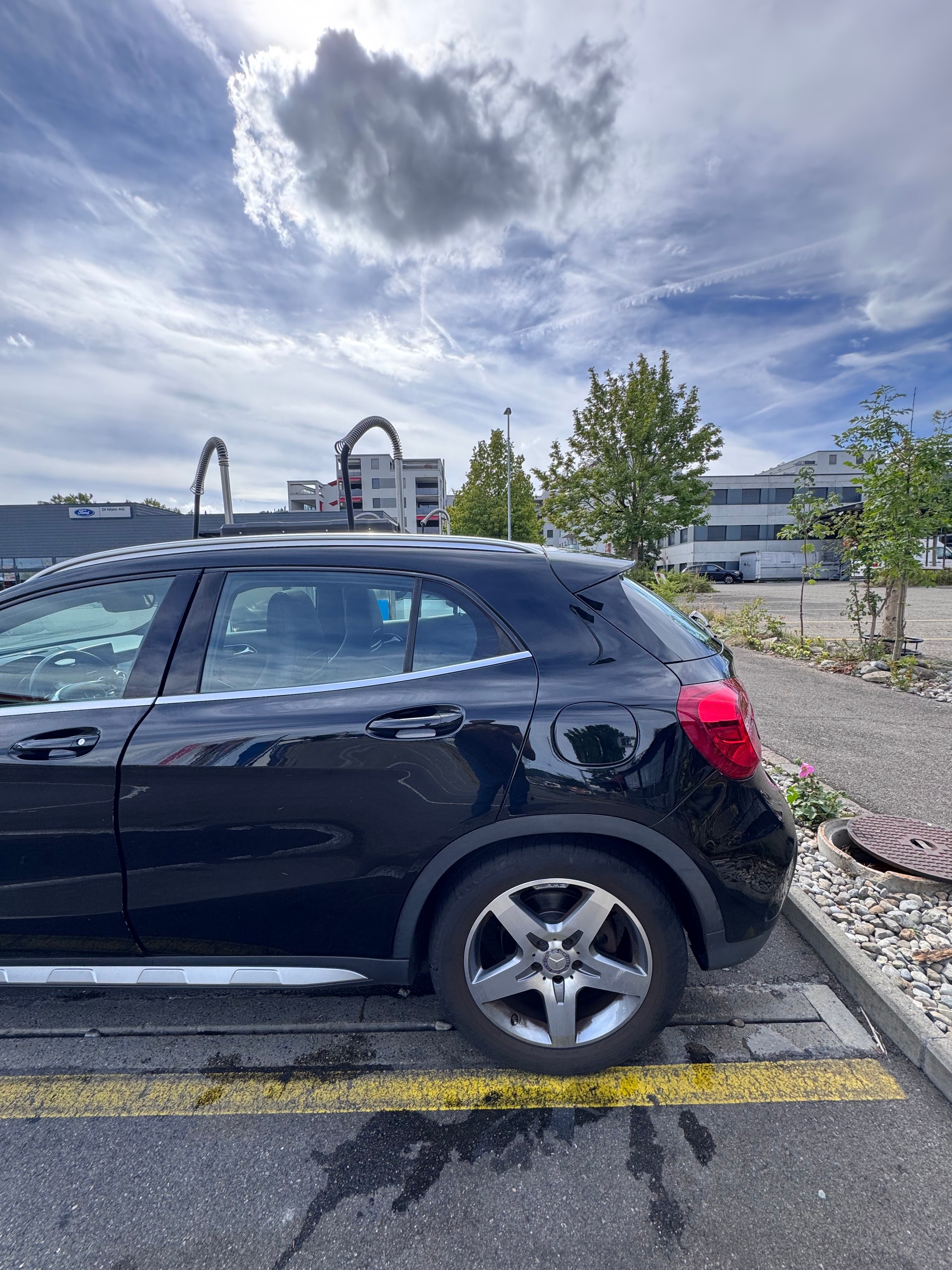 MERCEDES-BENZ GLA 220 CDI AMG Line 4m-image-2