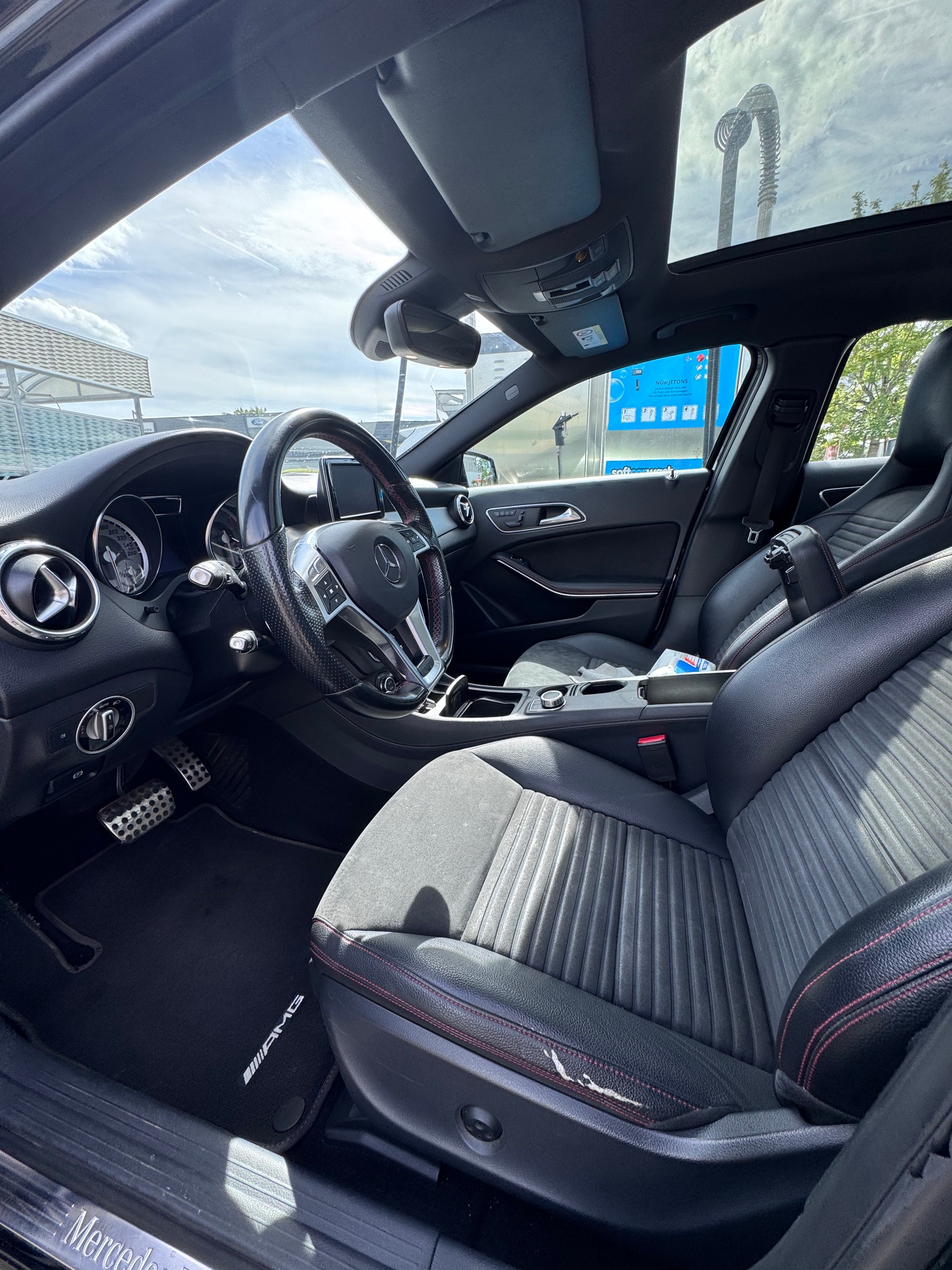 MERCEDES-BENZ GLA 220 CDI AMG Line 4m-image-3