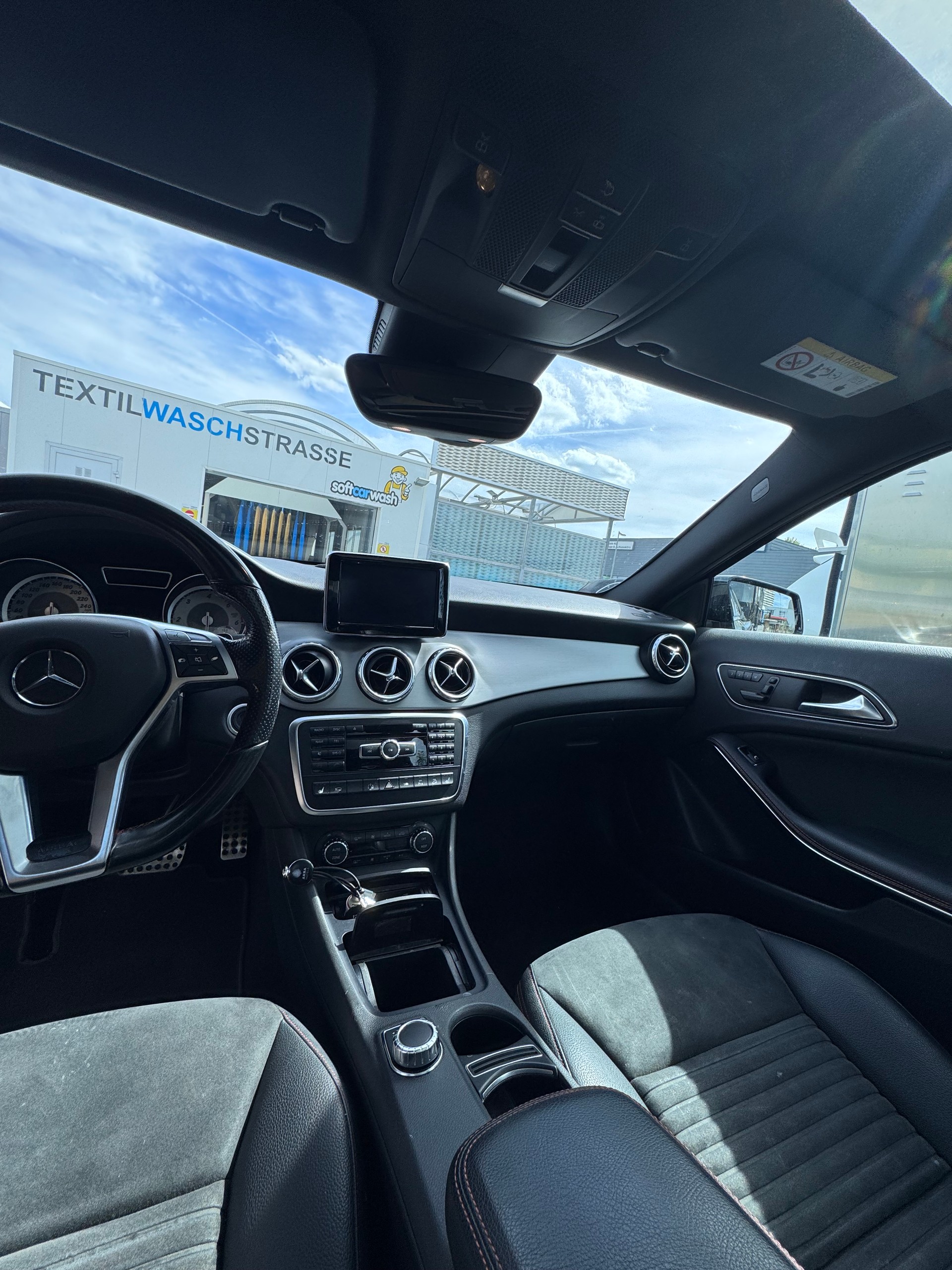 MERCEDES-BENZ GLA 220 CDI AMG Line 4m-image-5