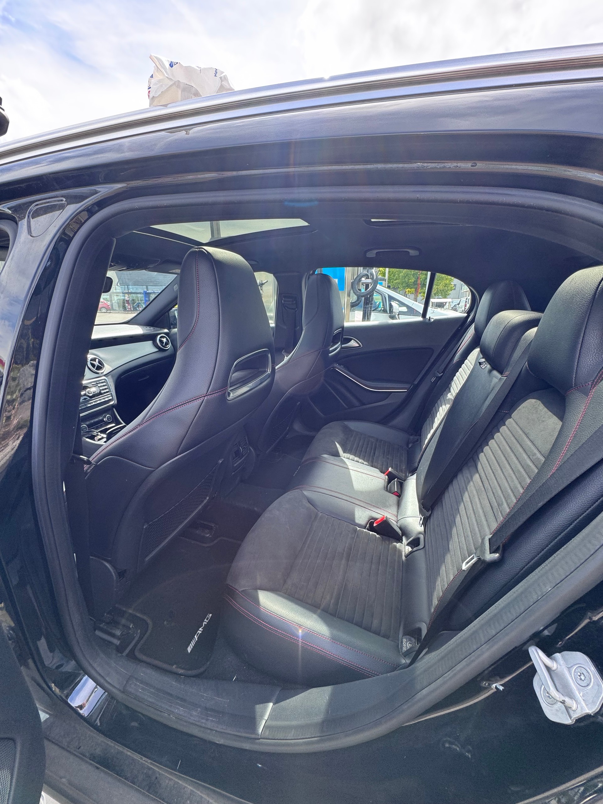 MERCEDES-BENZ GLA 220 CDI AMG Line 4m-image-4