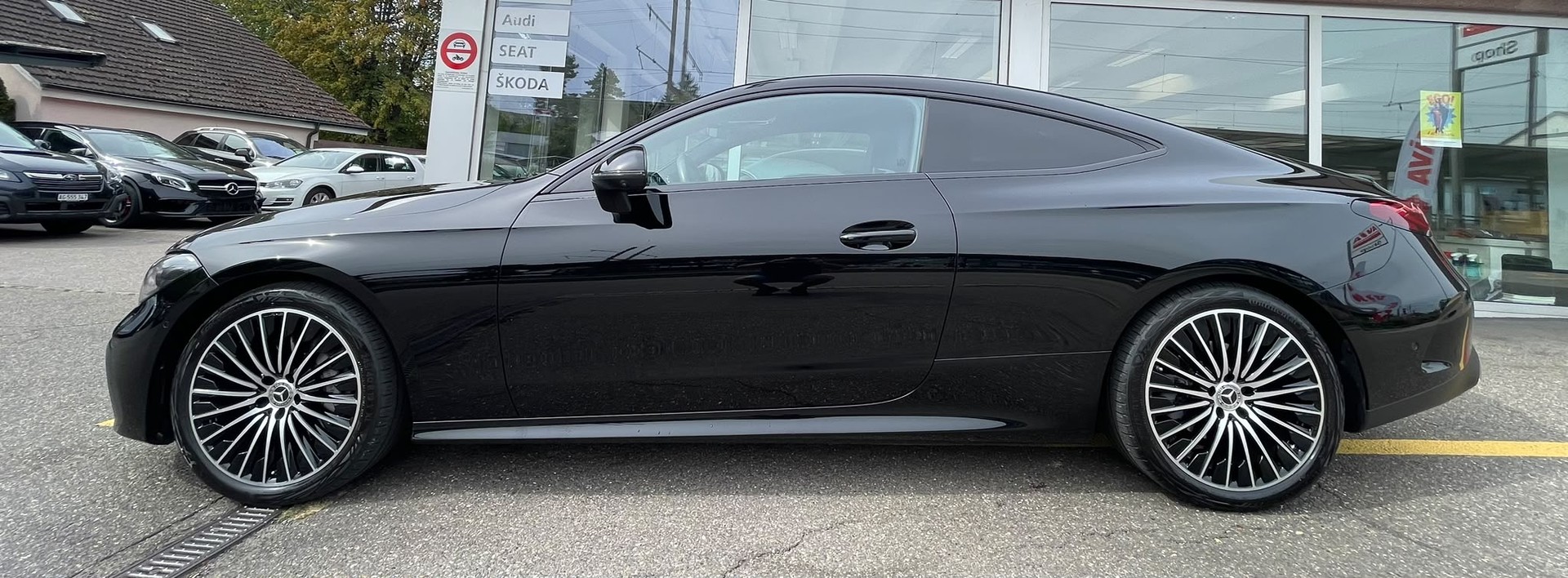 MERCEDES-BENZ CLE 200 Coupé 4MATIC 9G-Tronic AMG Line All Black mit AHK-image-0