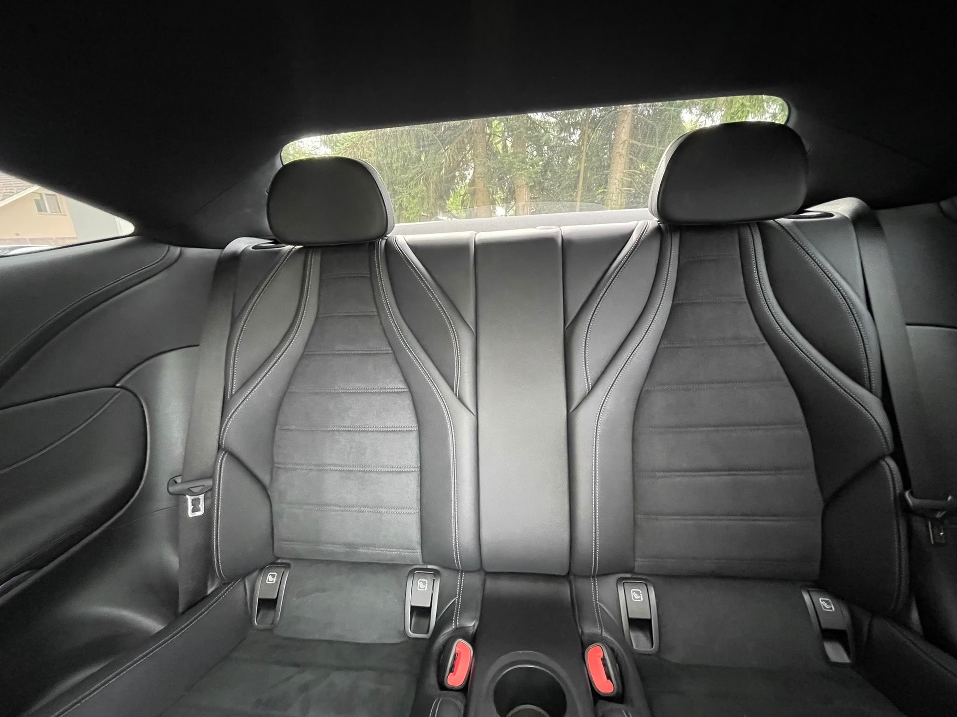 MERCEDES-BENZ CLE 200 Coupé 4MATIC 9G-Tronic AMG Line All Black mit AHK-image-9