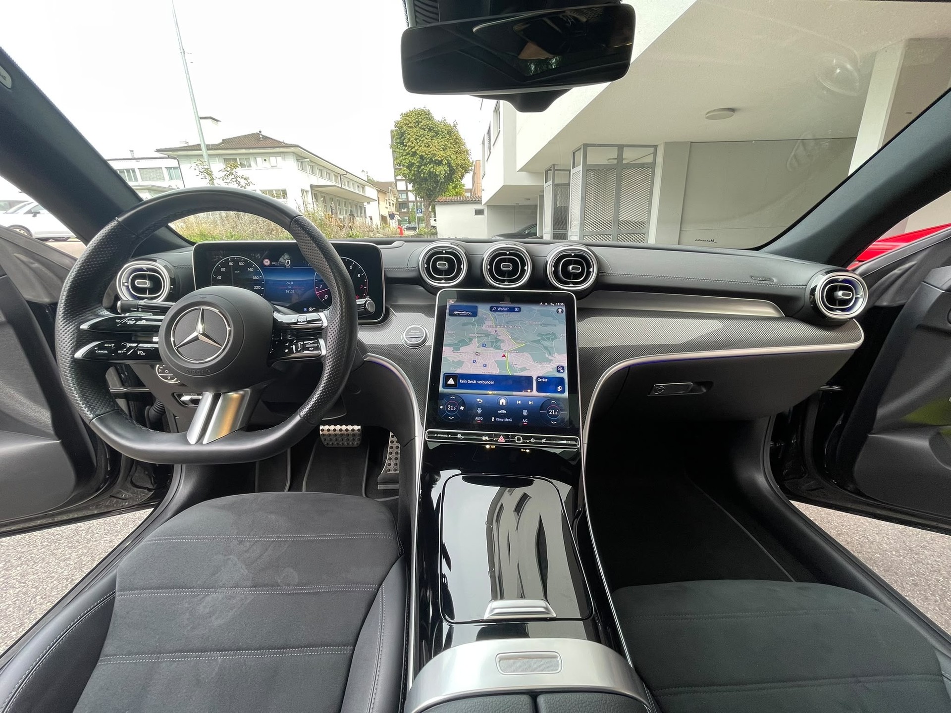 MERCEDES-BENZ CLE 200 Coupé 4MATIC 9G-Tronic AMG Line All Black mit AHK-image-11