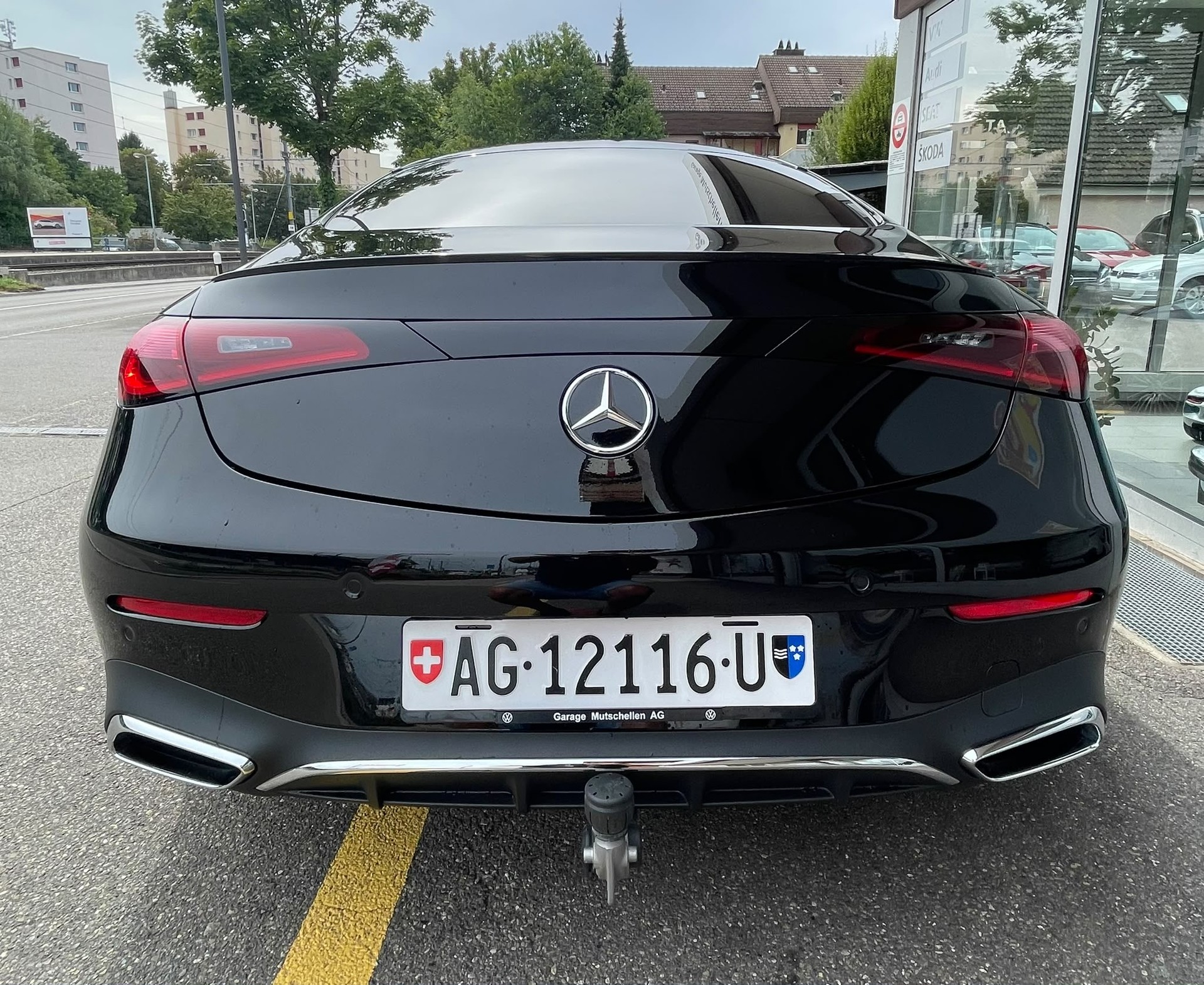 MERCEDES-BENZ CLE 200 Coupé 4MATIC 9G-Tronic AMG Line All Black mit AHK-image-1