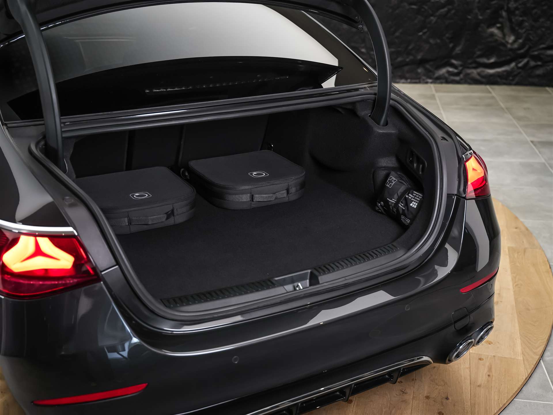 MERCEDES-BENZ E 53 AMG Hybrid 4Matic+ 9G-Tronic *21" Felgen*Werksgarantie*Head-Up*Burmester*-image-43