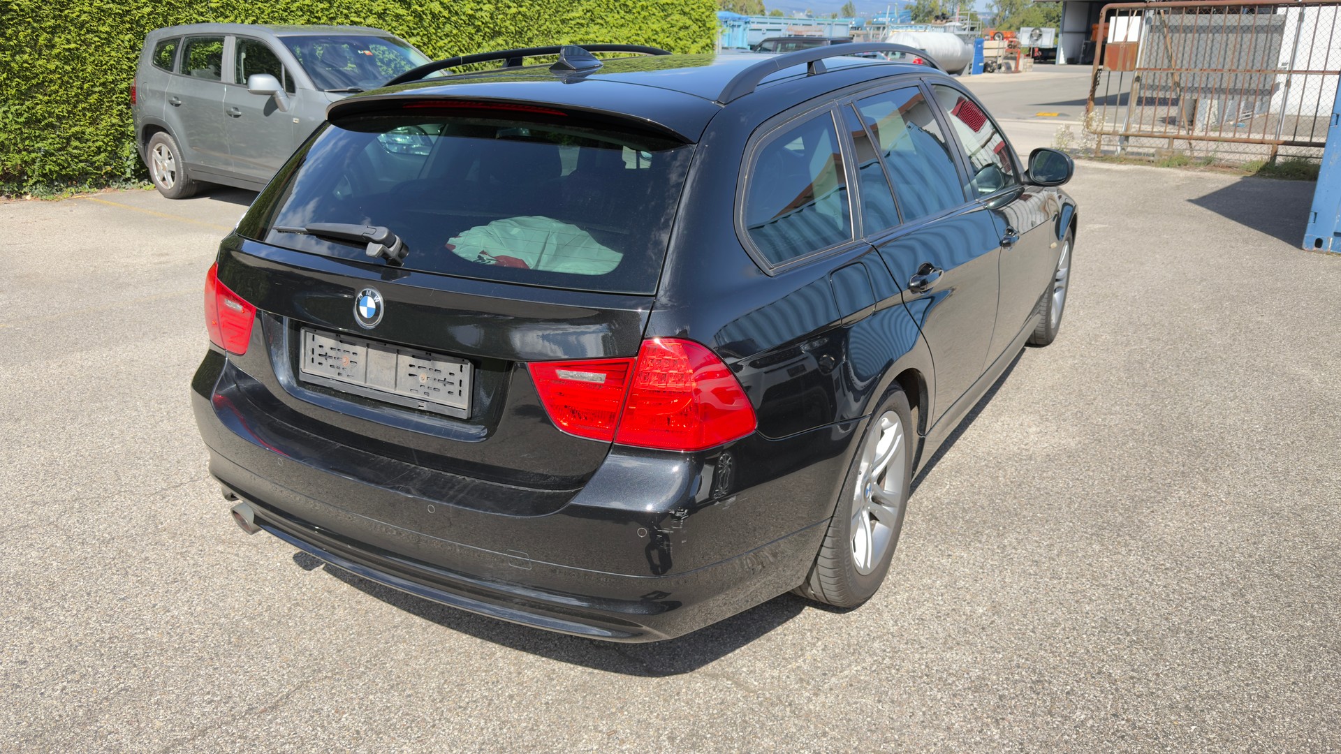 BMW 320i Touring-image-3