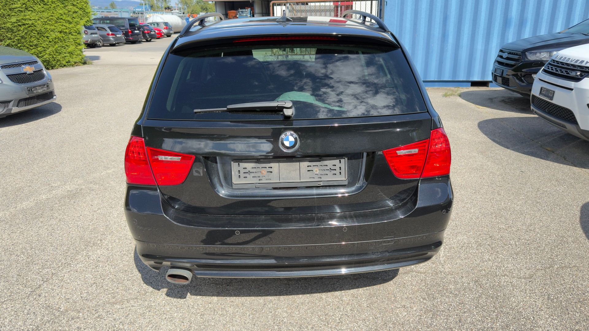 BMW 320i Touring-image-2
