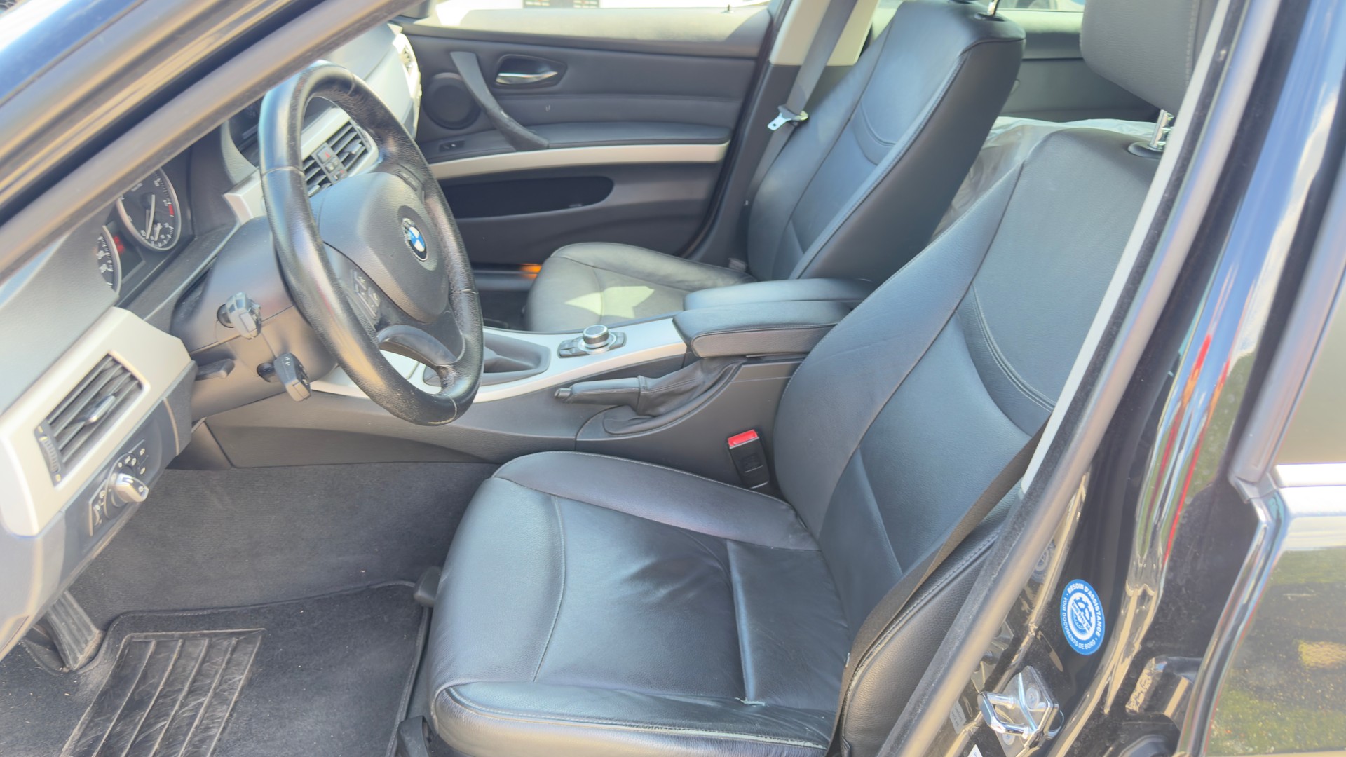 BMW 320i Touring-image-6