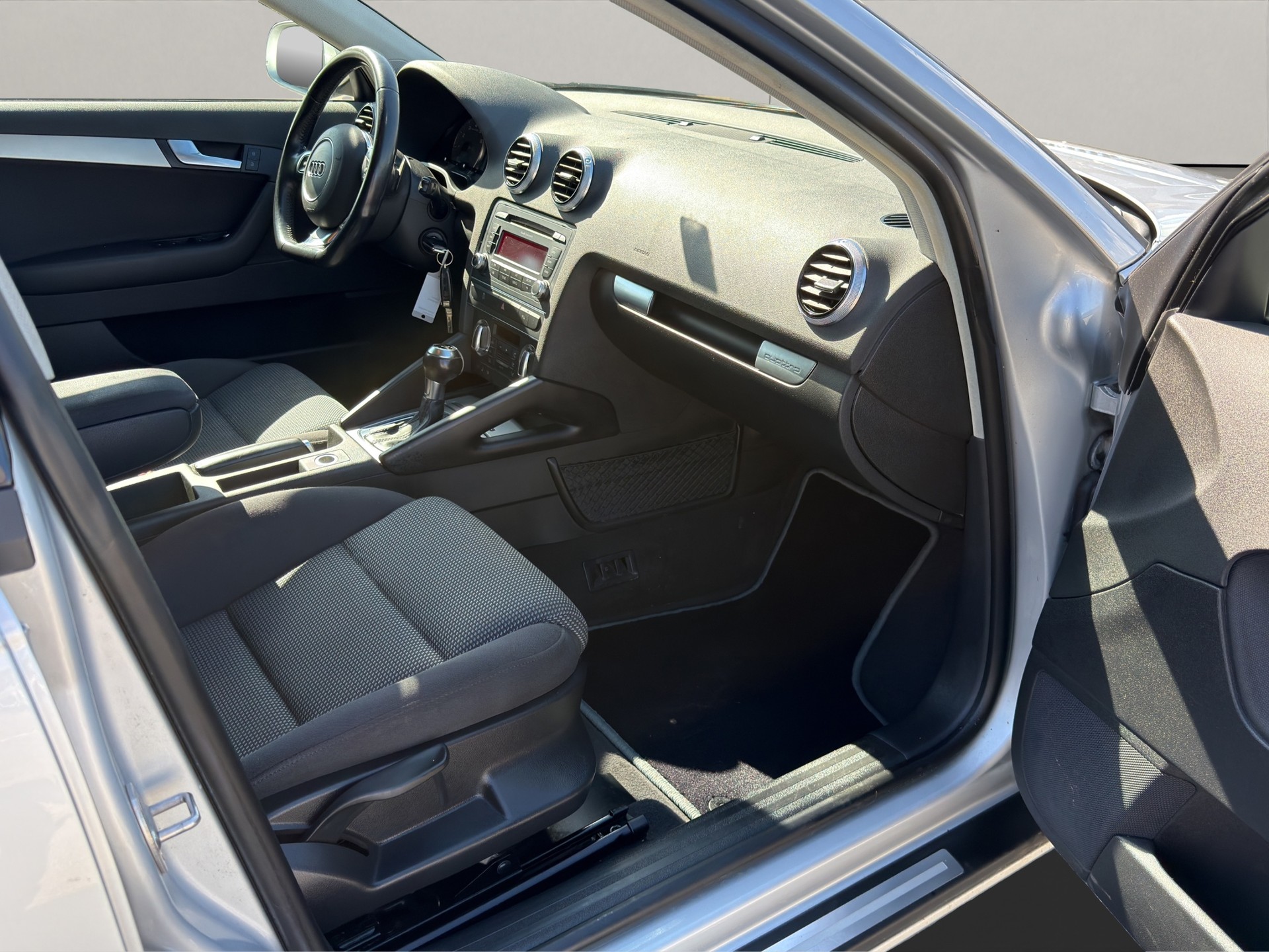AUDI A3 Sportback 2.0 TFSI Ambition quattro S-tronic-image-12