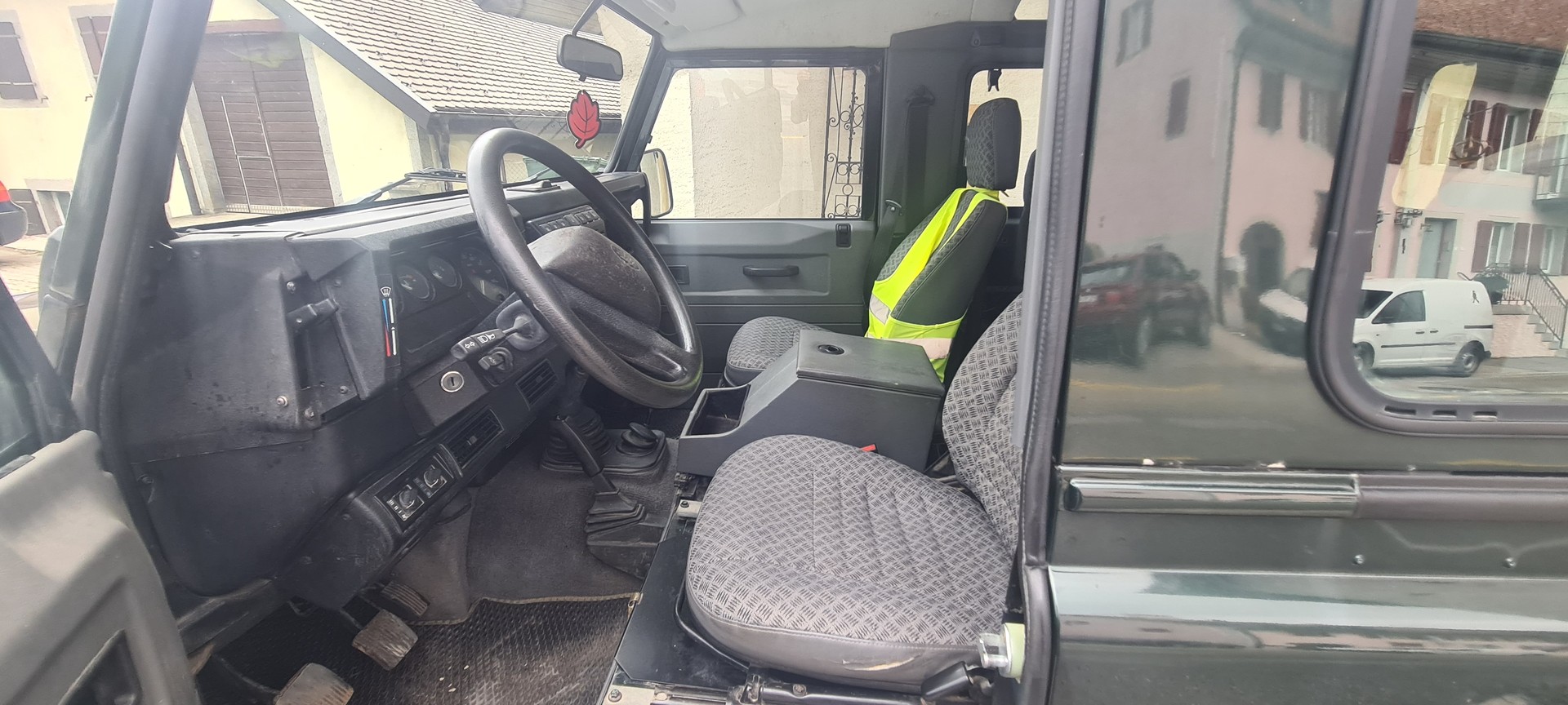 LAND ROVER Defender 90 SW 2.5 Td5-image-7