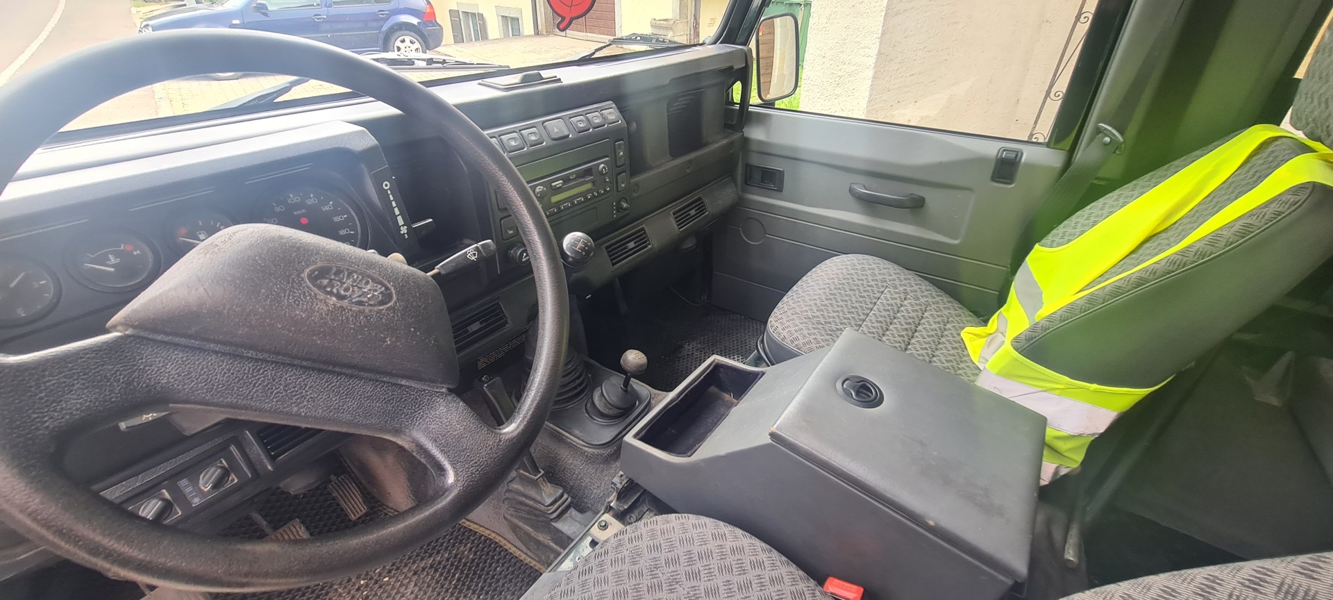 LAND ROVER Defender 90 SW 2.5 Td5-image-10