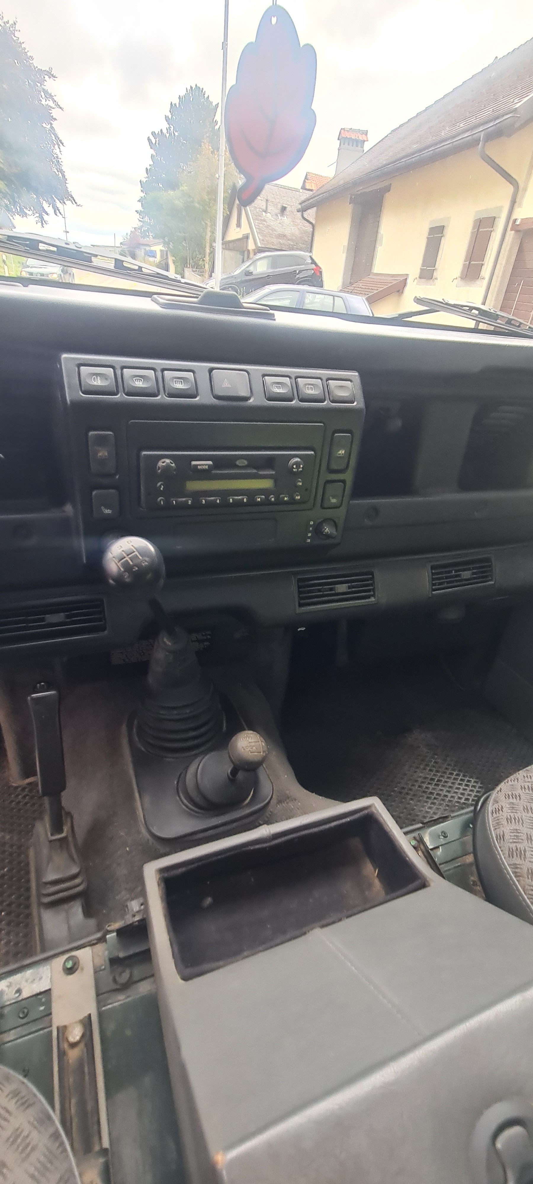 LAND ROVER Defender 90 SW 2.5 Td5-image-9
