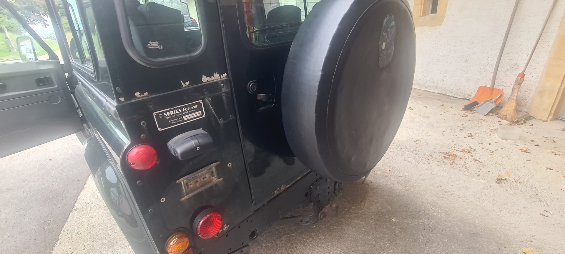 LAND ROVER Defender 90 SW 2.5 Td5-image-5