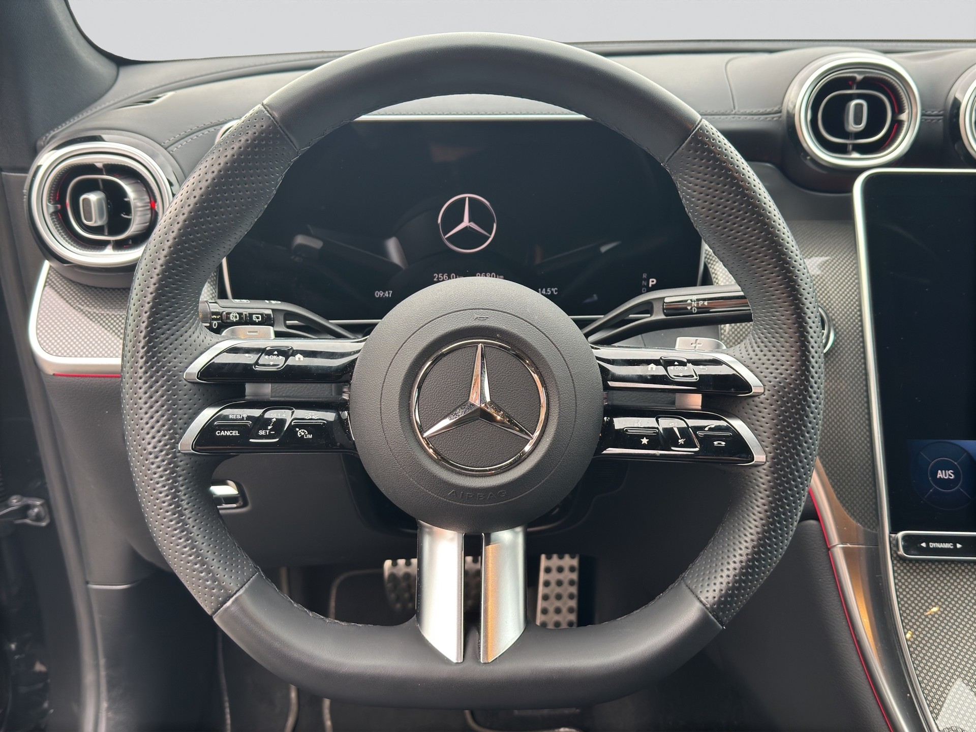 MERCEDES-BENZ GLC 300 d AMG Line 4Matic Night 9G-Tronic-image-9