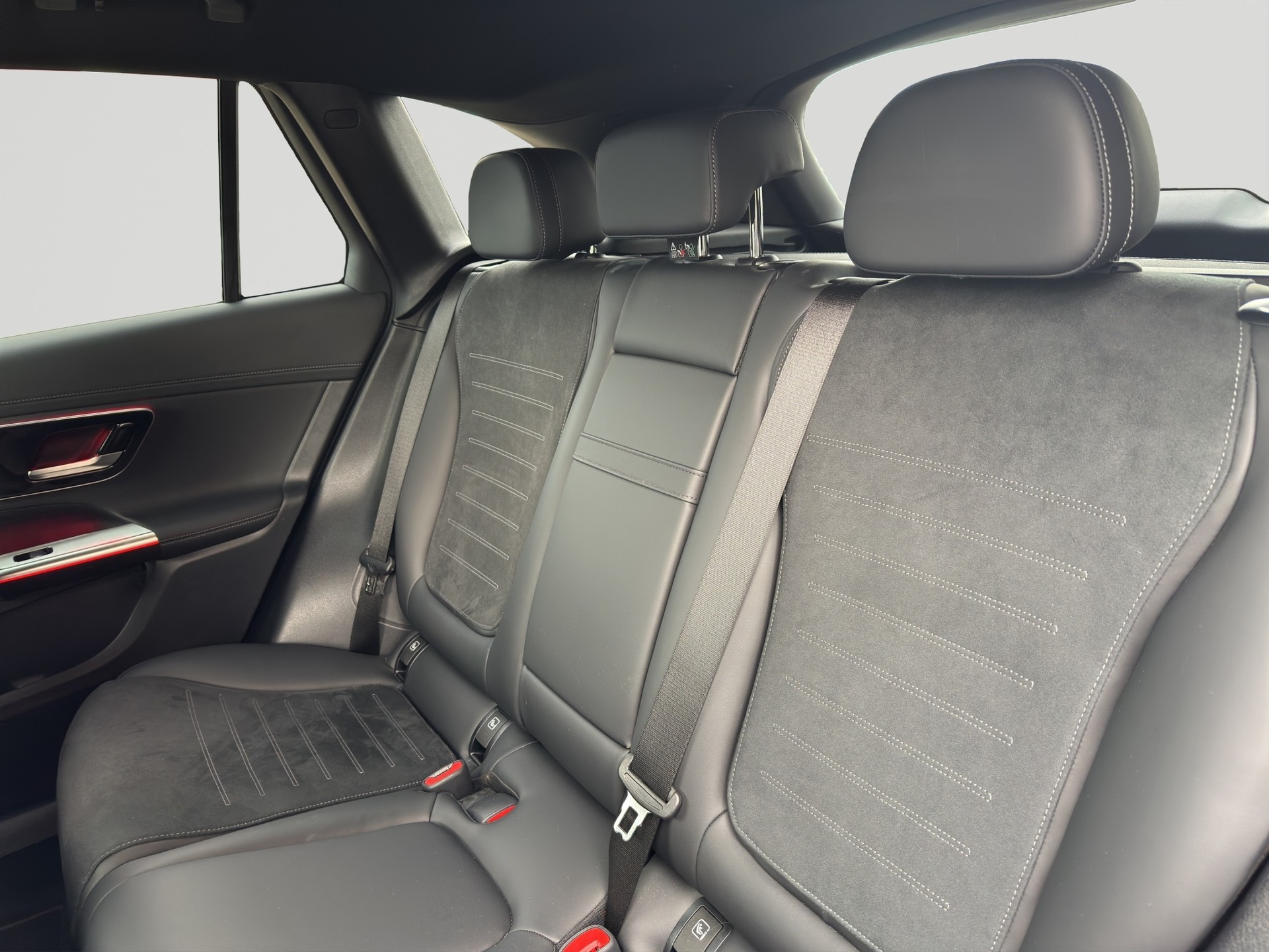 MERCEDES-BENZ GLC 300 d AMG Line 4Matic Night 9G-Tronic-image-7