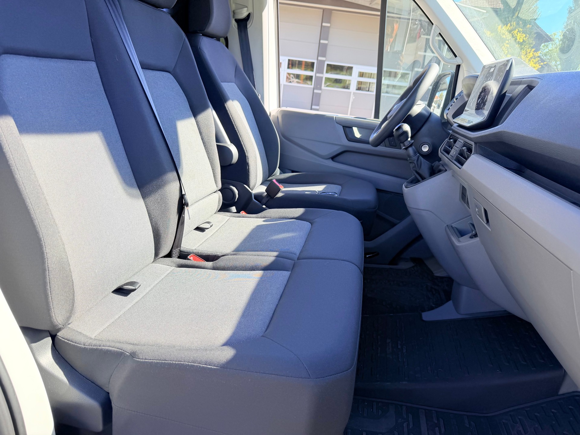 VW CRAFTER 35 2.0 BiTDI L3 H2. NUR 6`400 KM. TOP AUSSTATTUNG. MIT GARANTIE 39`800.- NL 1190 KG !!-image-43