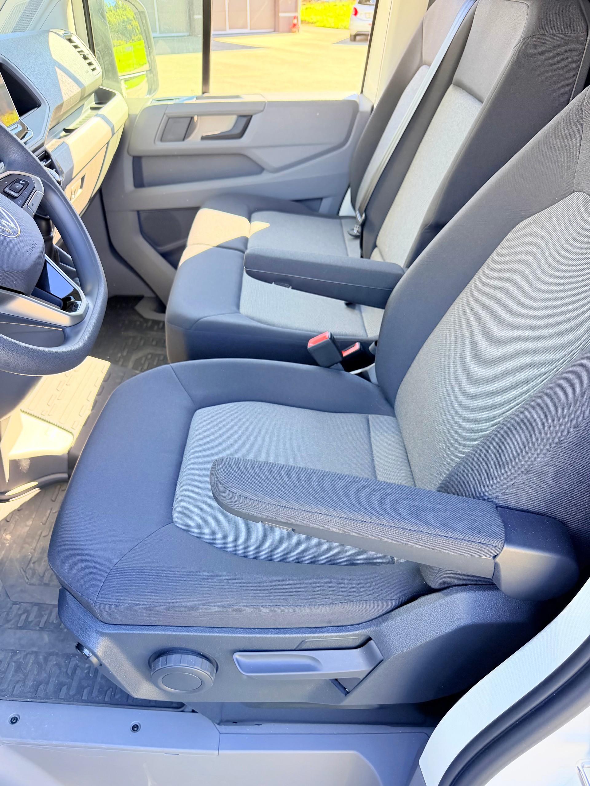 VW CRAFTER 35 2.0 BiTDI L3 H2. NUR 6`400 KM. TOP AUSSTATTUNG. MIT GARANTIE 39`800.- NL 1190 KG !!-image-4