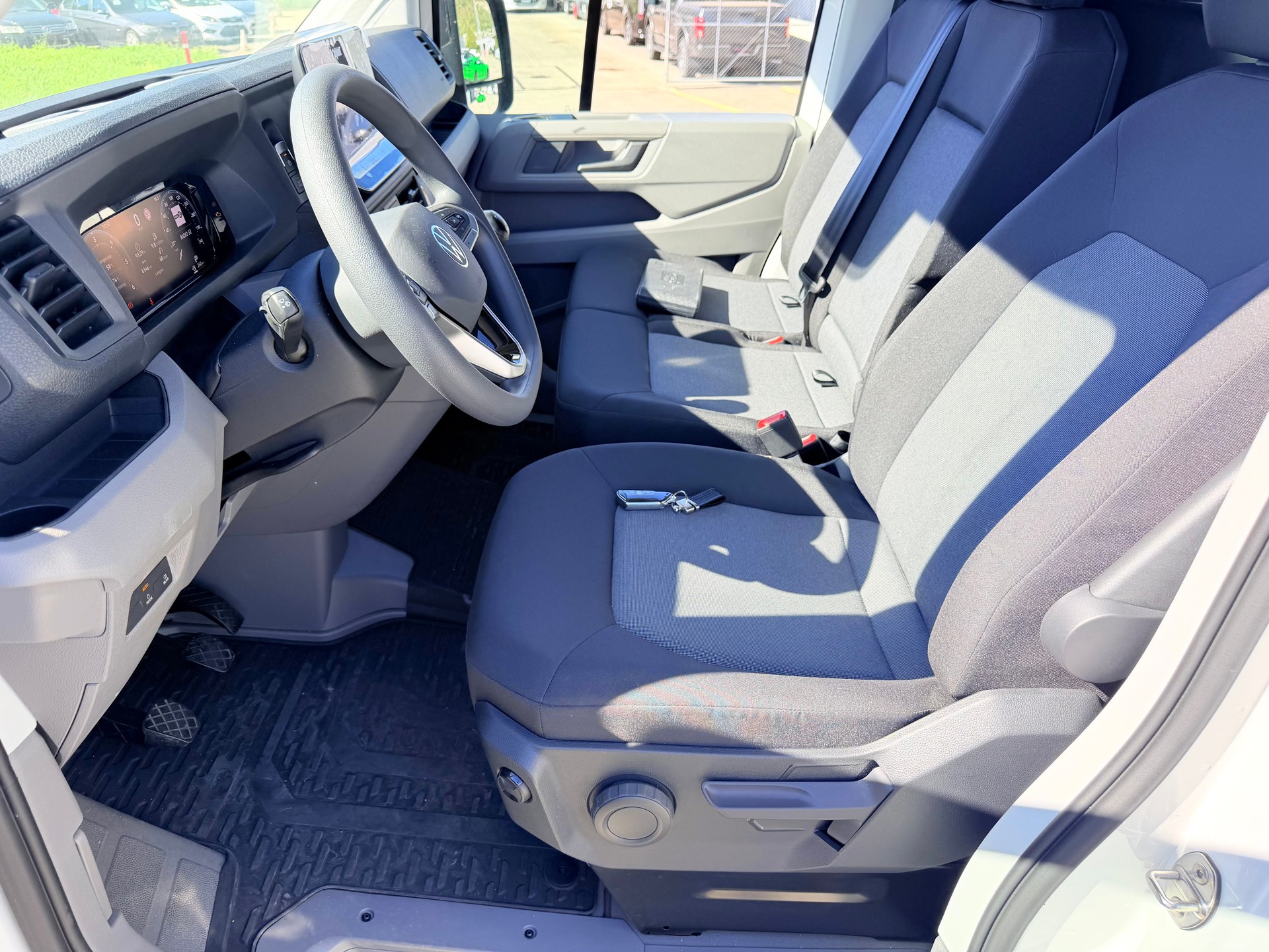 VW CRAFTER 35 2.0 BiTDI L3 H2. NUR 6`400 KM. TOP AUSSTATTUNG. MIT GARANTIE 39`800.- NL 1190 KG !!-image-47