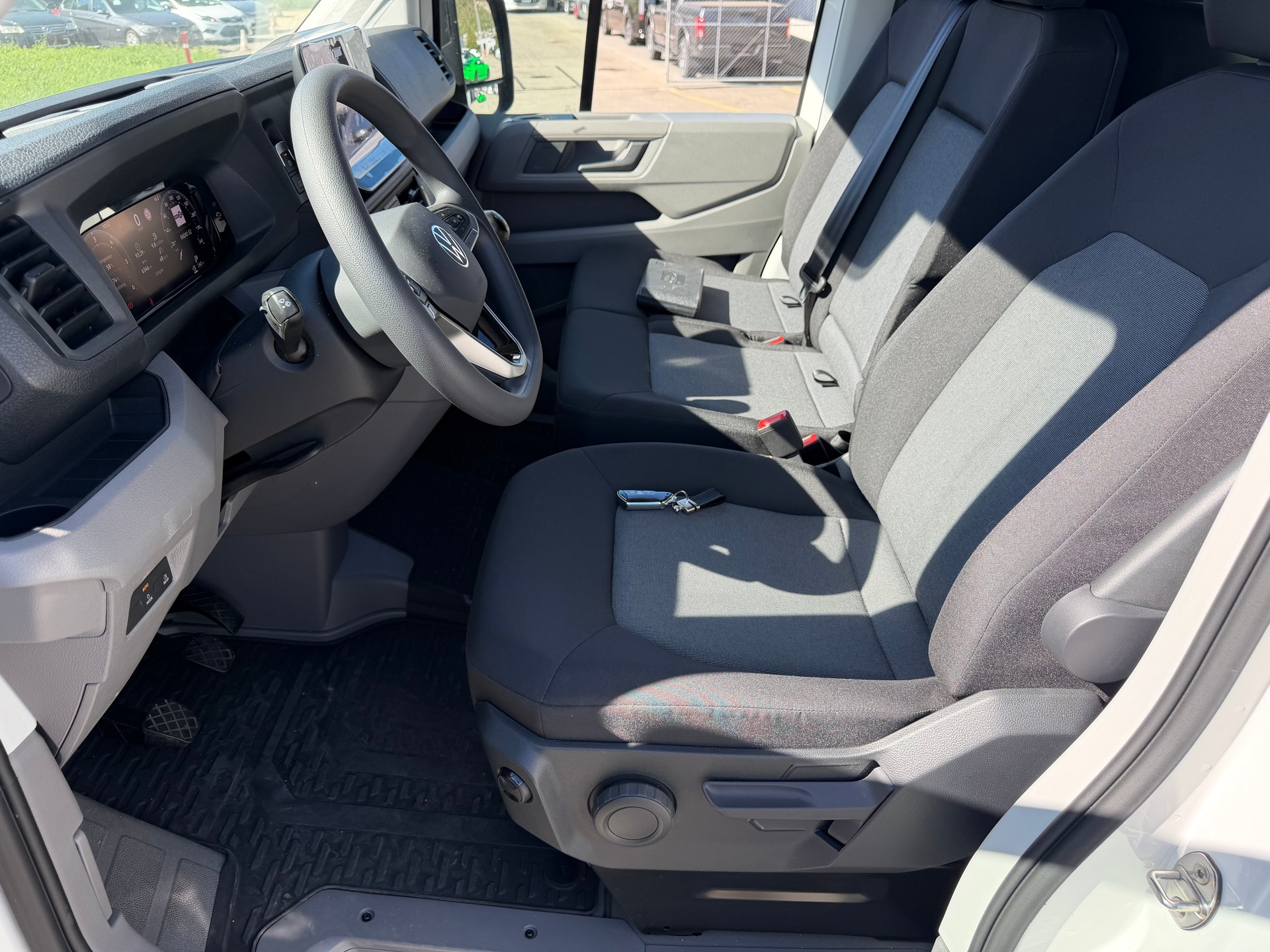 VW CRAFTER 35 2.0 BiTDI L3 H2. NUR 6`400 KM. TOP AUSSTATTUNG. MIT GARANTIE 39`800.- NL 1190 KG !!-image-15