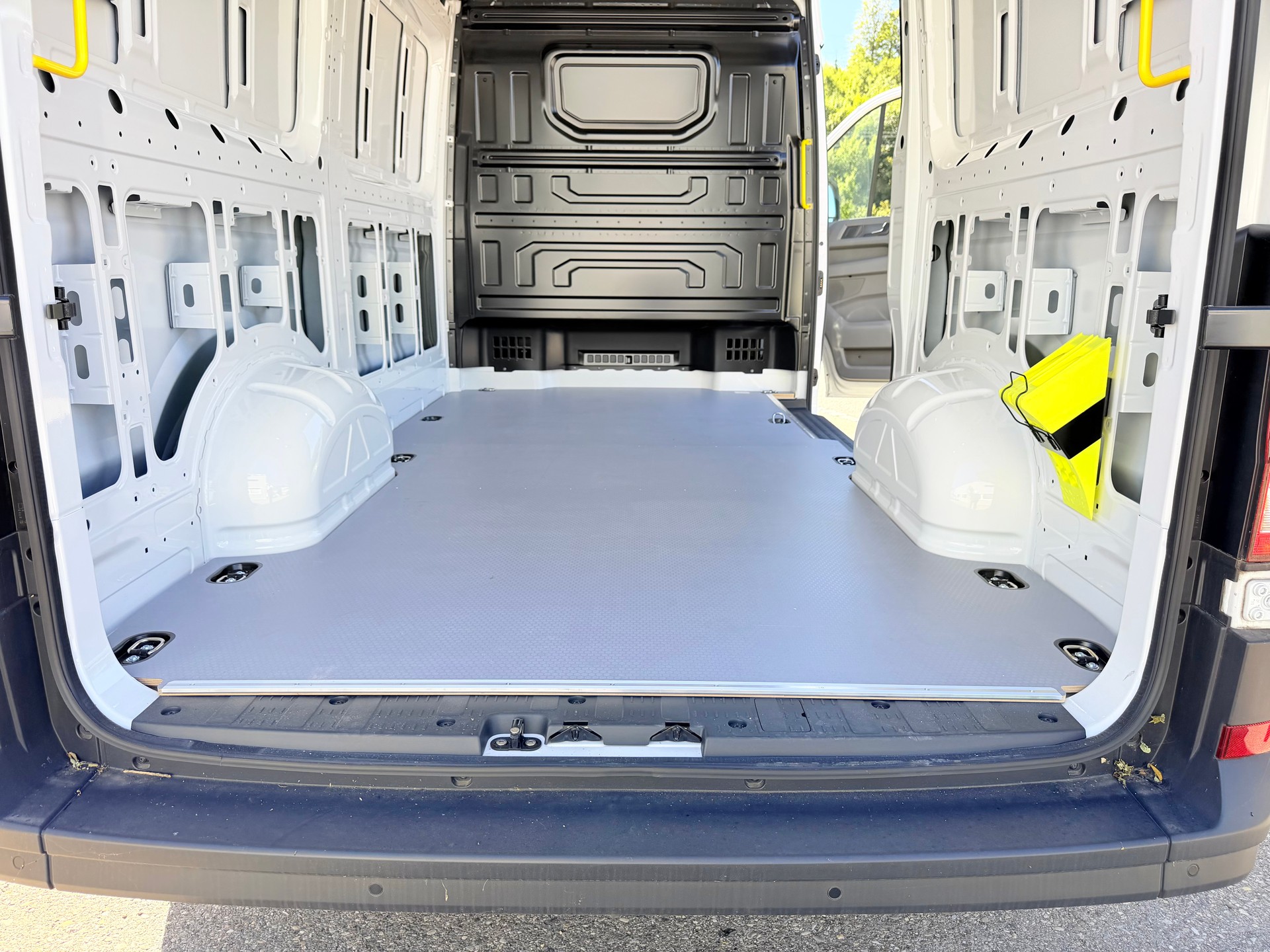 VW CRAFTER 35 2.0 BiTDI L3 H2. NUR 6`400 KM. TOP AUSSTATTUNG. MIT GARANTIE 39`800.- NL 1190 KG !!-image-36
