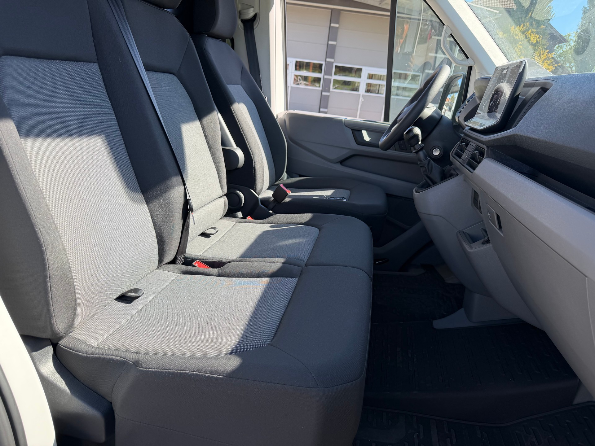 VW CRAFTER 35 2.0 BiTDI L3 H2. NUR 6`400 KM. TOP AUSSTATTUNG. MIT GARANTIE 39`800.- NL 1190 KG !!-image-14