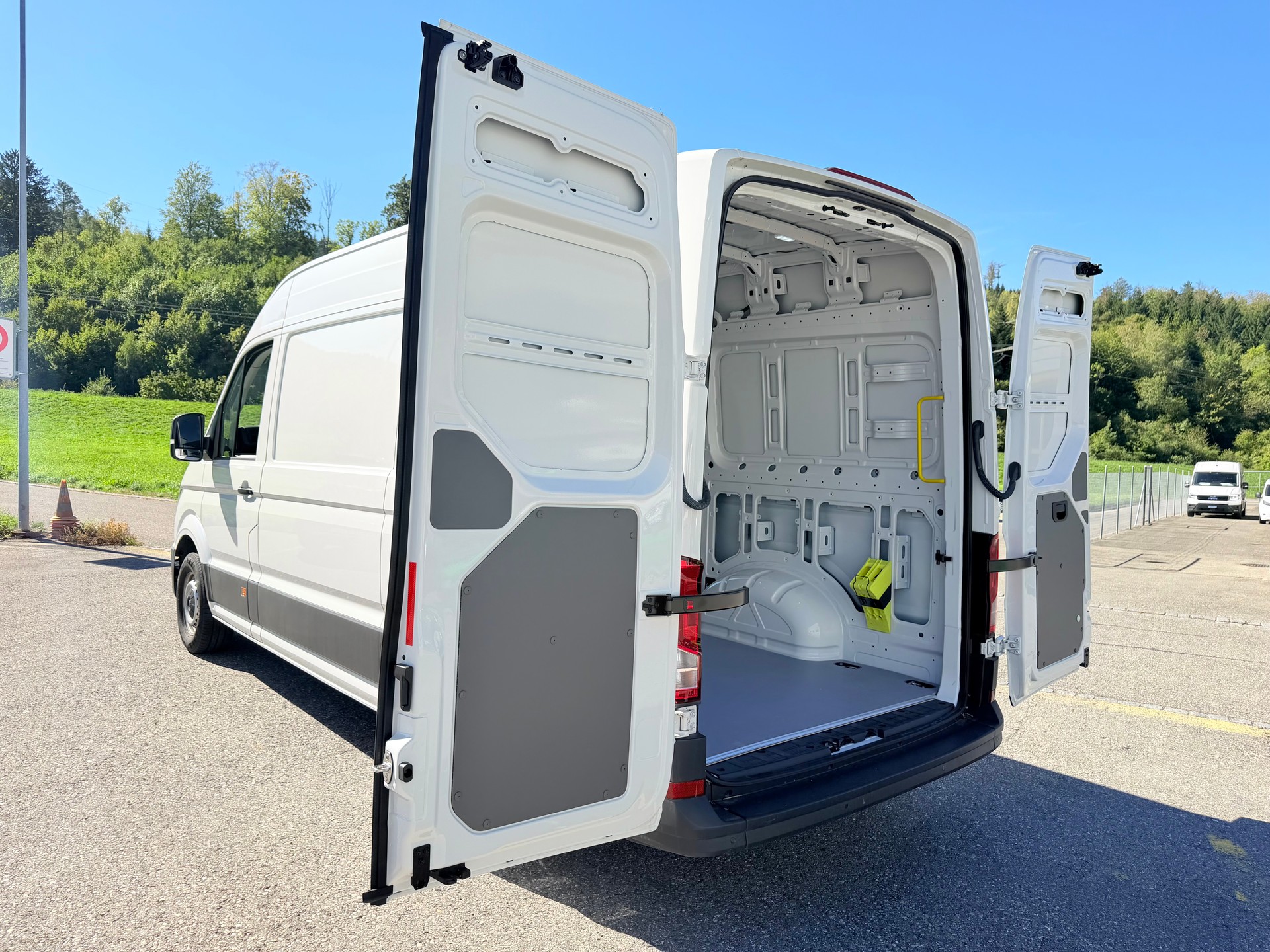 VW CRAFTER 35 2.0 BiTDI L3 H2. NUR 6`400 KM. TOP AUSSTATTUNG. MIT GARANTIE 39`800.- NL 1190 KG !!-image-10