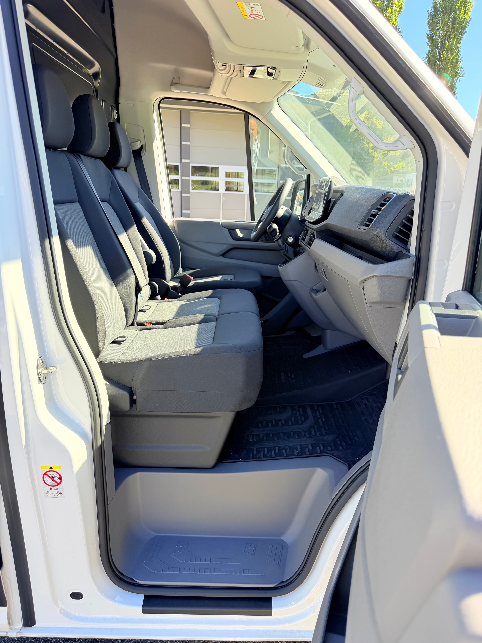 VW CRAFTER 35 2.0 BiTDI L3 H2. NUR 6`400 KM. TOP AUSSTATTUNG. MIT GARANTIE 39`800.- NL 1190 KG !!-image-44
