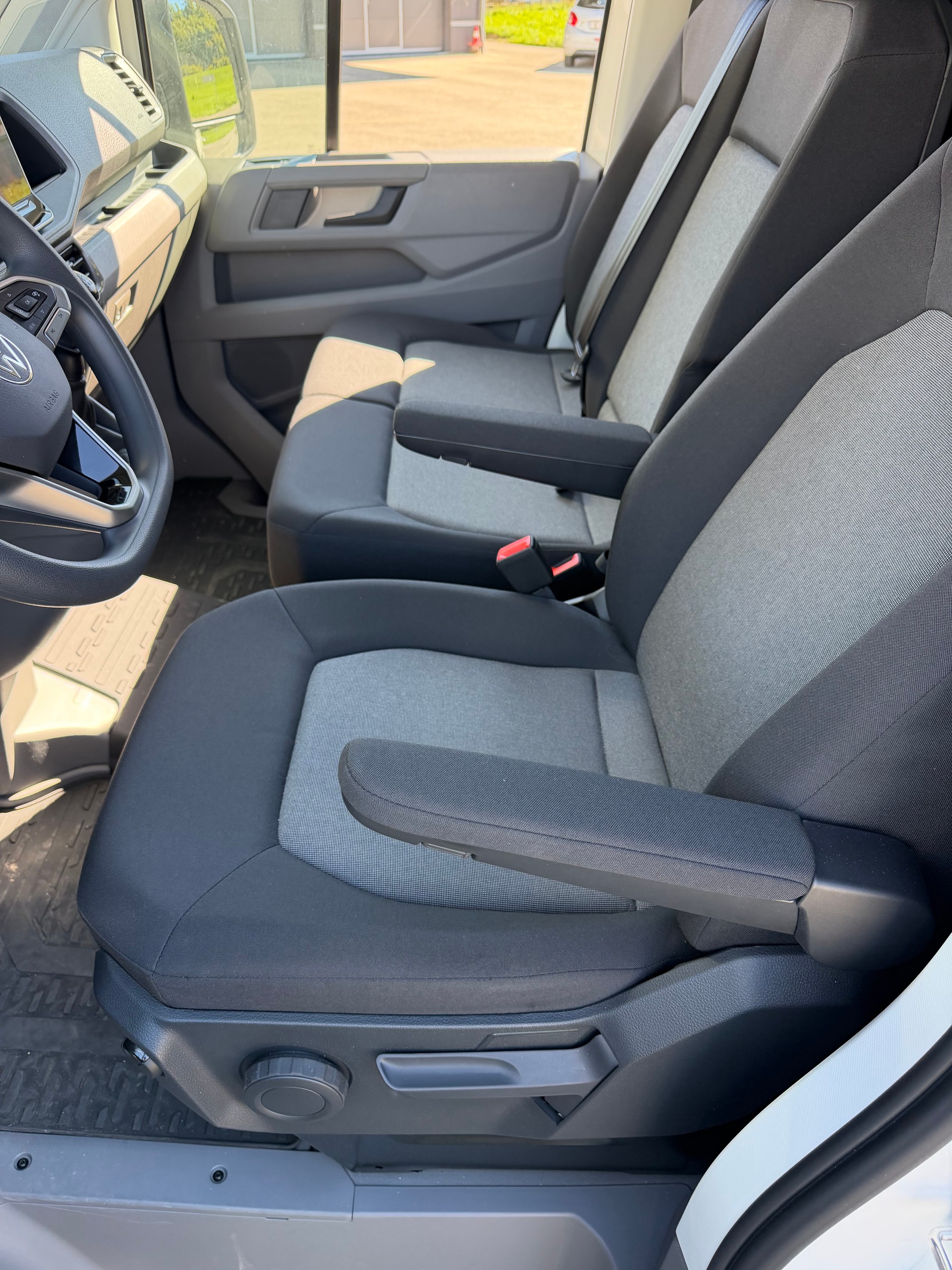 VW CRAFTER 35 2.0 BiTDI L3 H2. NUR 6`400 KM. TOP AUSSTATTUNG. MIT GARANTIE 39`800.- NL 1190 KG !!-image-25