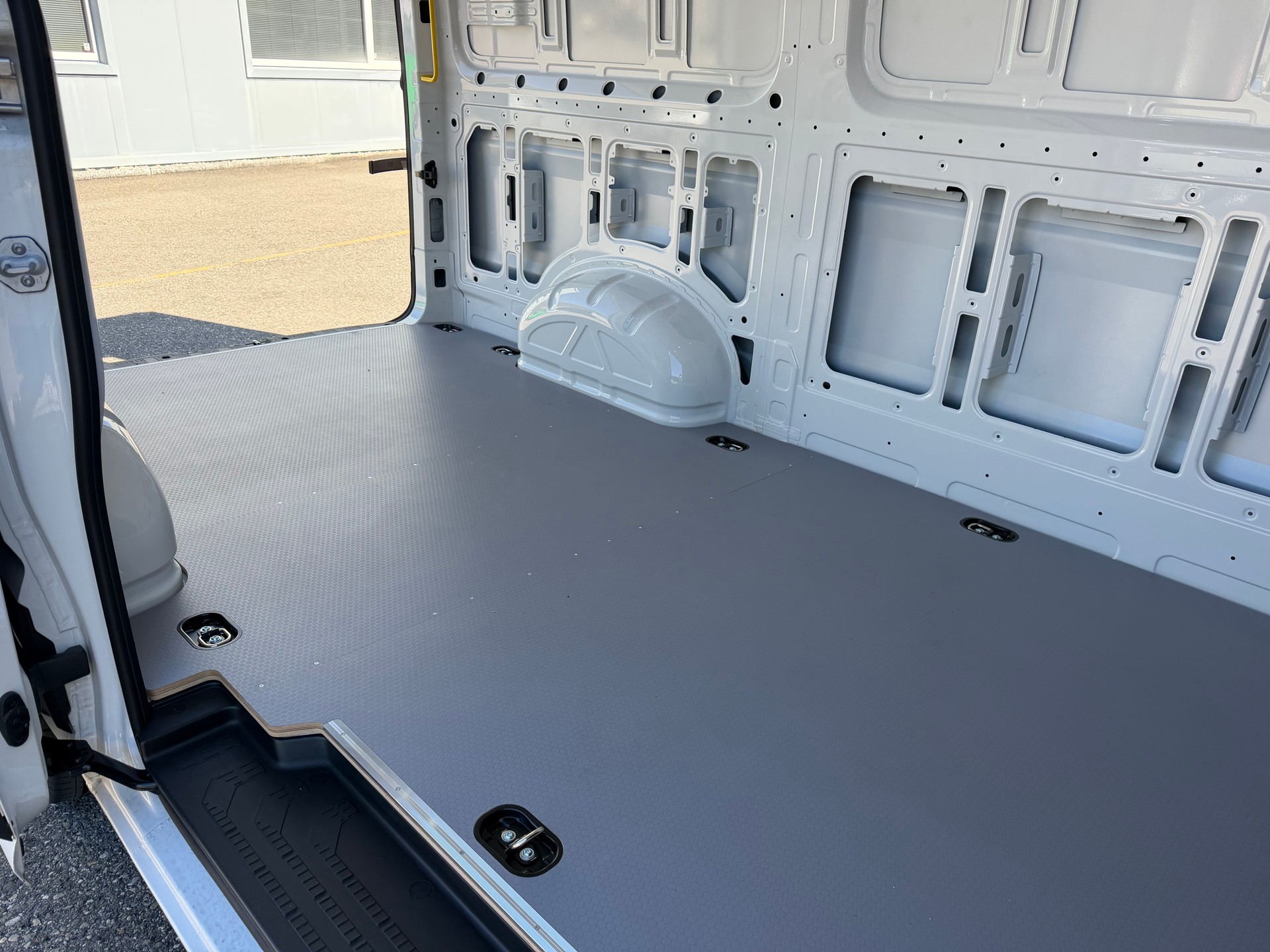 VW CRAFTER 35 2.0 BiTDI L3 H2. NUR 6`400 KM. TOP AUSSTATTUNG. MIT GARANTIE 39`800.- NL 1190 KG !!-image-11