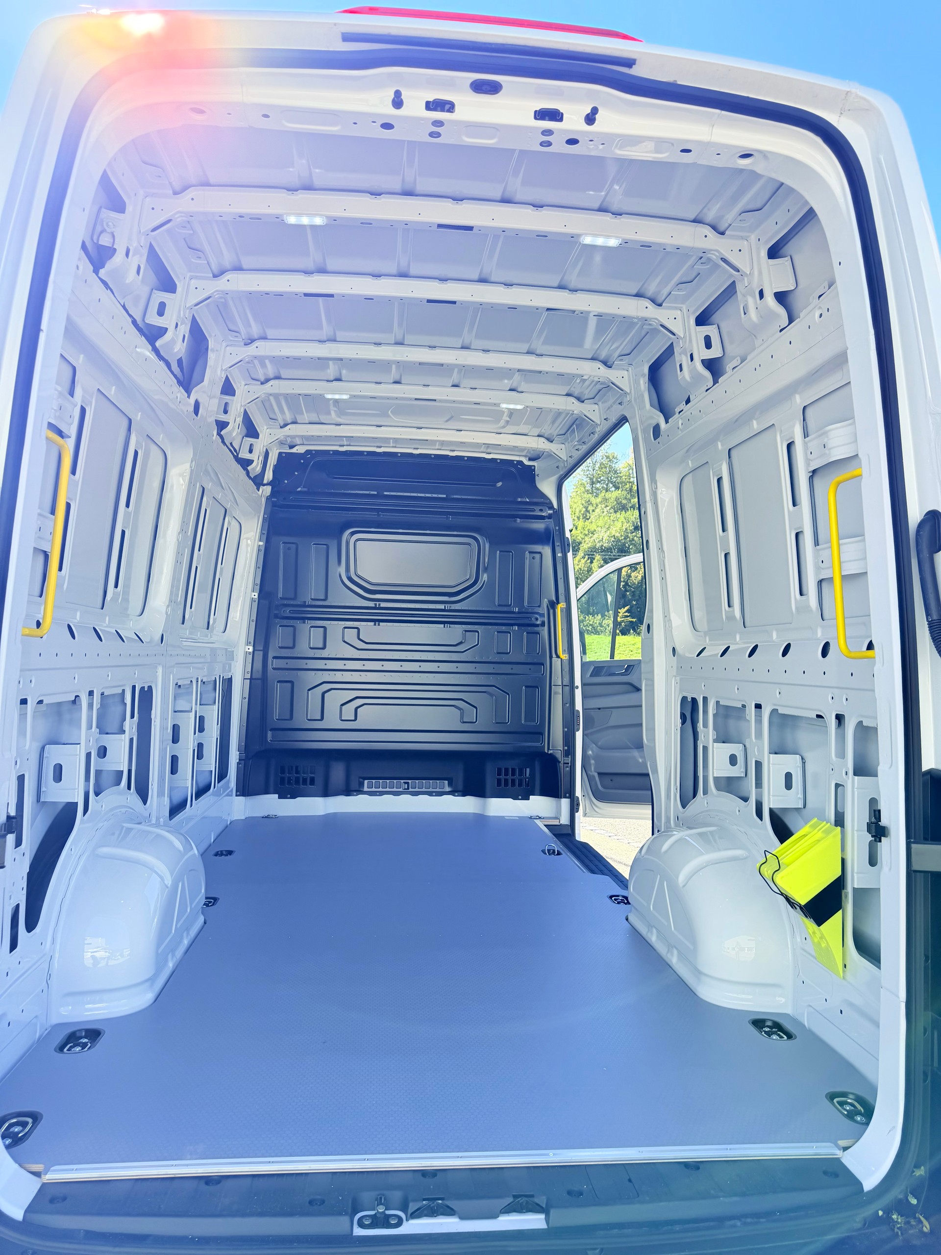 VW CRAFTER 35 2.0 BiTDI L3 H2. NUR 6`400 KM. TOP AUSSTATTUNG. MIT GARANTIE 39`800.- NL 1190 KG !!-image-13