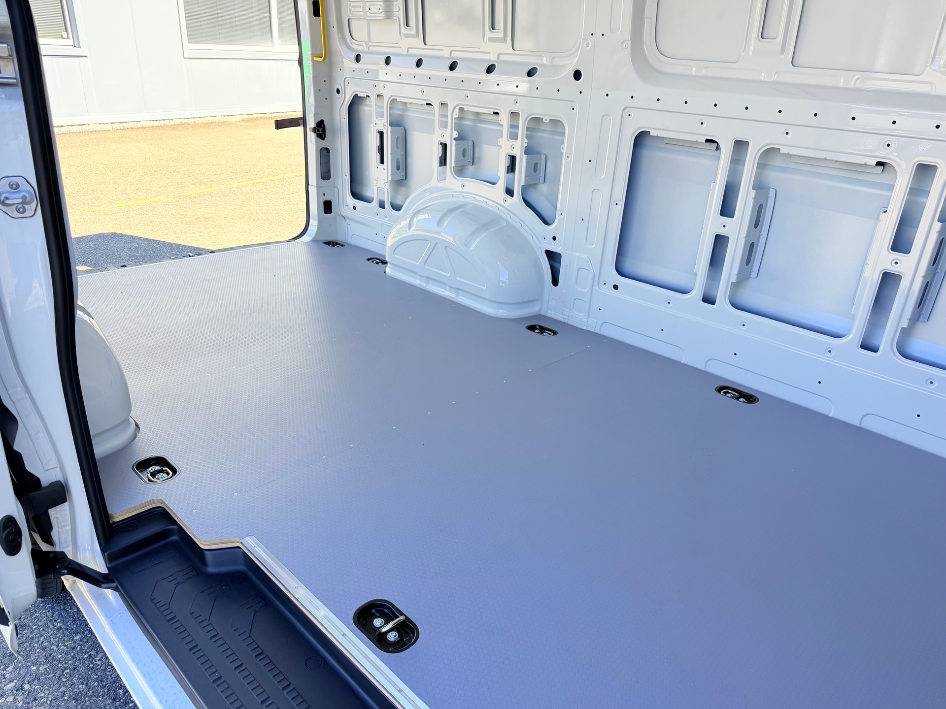 VW CRAFTER 35 2.0 BiTDI L3 H2. NUR 6`400 KM. TOP AUSSTATTUNG. MIT GARANTIE 39`800.- NL 1190 KG !!-image-37
