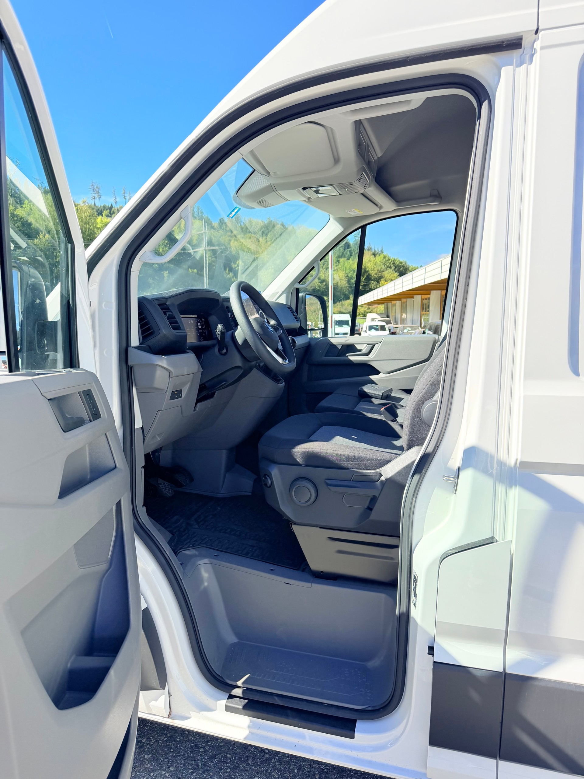 VW CRAFTER 35 2.0 BiTDI L3 H2. NUR 6`400 KM. TOP AUSSTATTUNG. MIT GARANTIE 39`800.- NL 1190 KG !!-image-48
