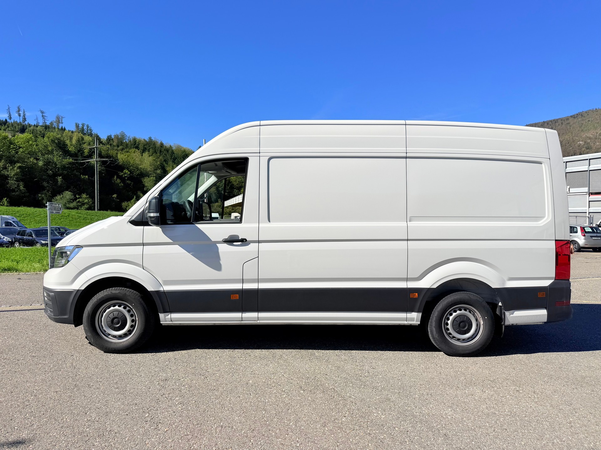 VW CRAFTER 35 2.0 BiTDI L3 H2. NUR 6`400 KM. TOP AUSSTATTUNG. MIT GARANTIE 39`800.- NL 1190 KG !!-image-1