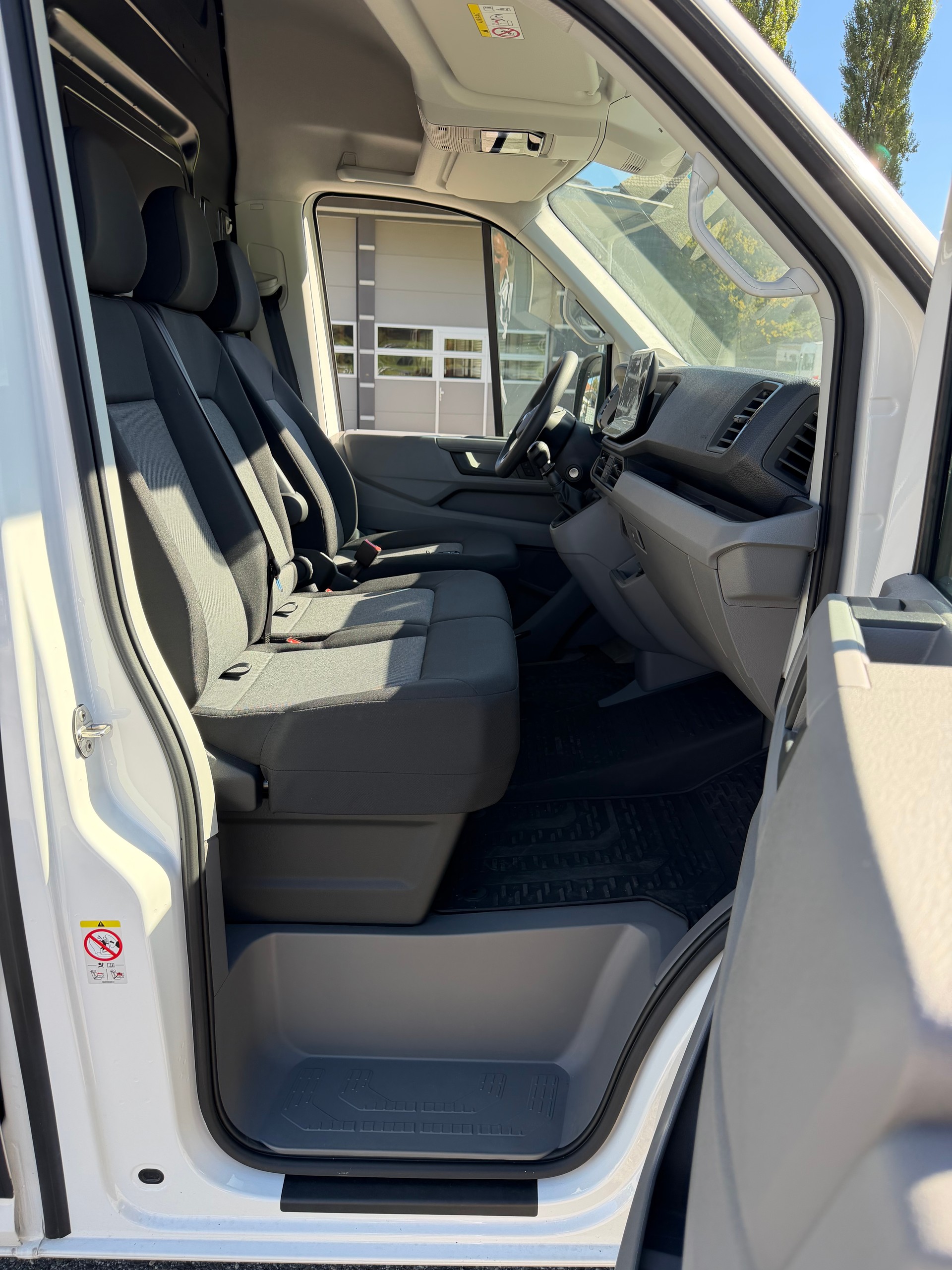 VW CRAFTER 35 2.0 BiTDI L3 H2. NUR 6`400 KM. TOP AUSSTATTUNG. MIT GARANTIE 39`800.- NL 1190 KG !!-image-30