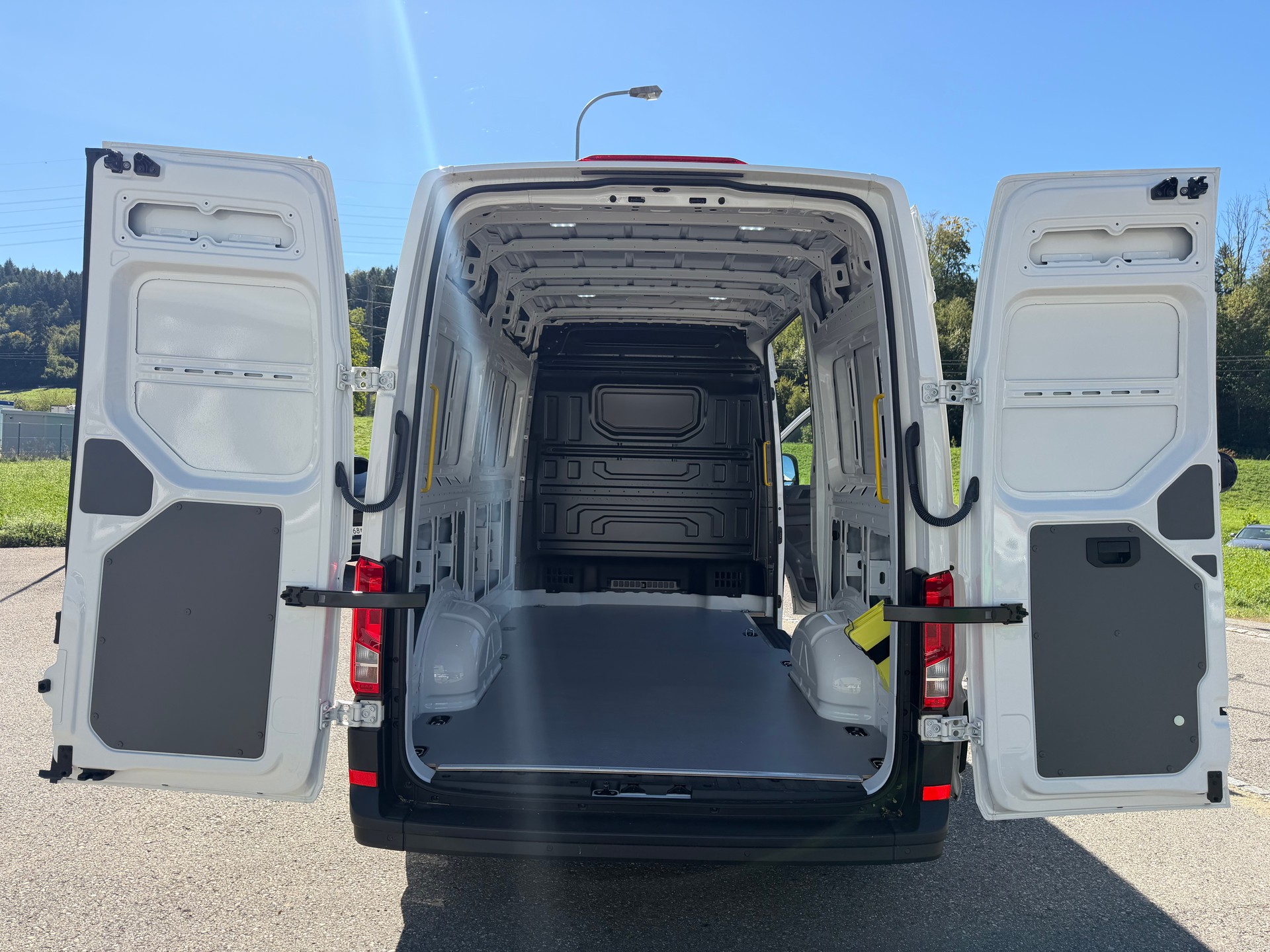 VW CRAFTER 35 2.0 BiTDI L3 H2. NUR 6`400 KM. TOP AUSSTATTUNG. MIT GARANTIE 39`800.- NL 1190 KG !!-image-22
