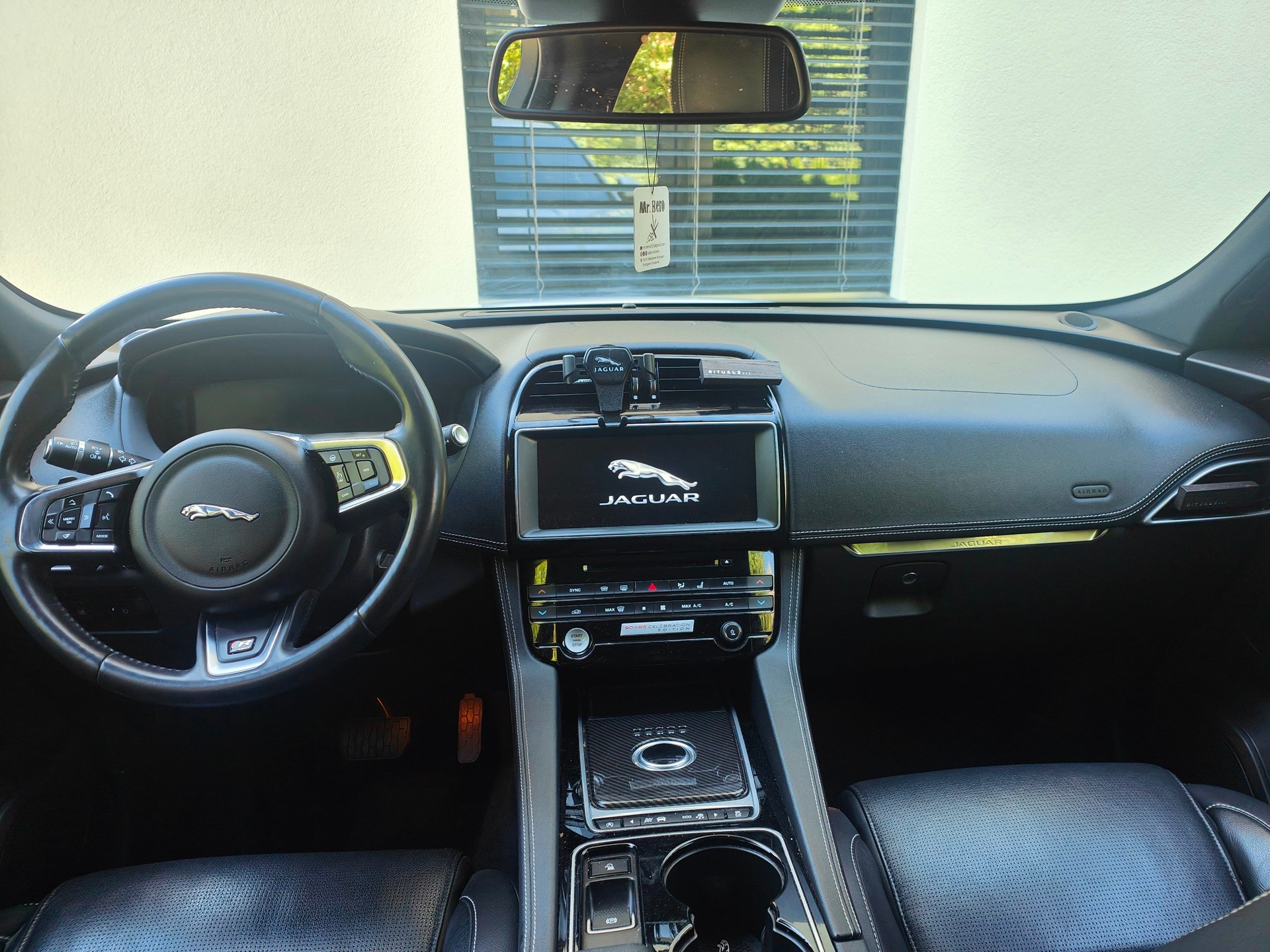 JAGUAR 3.0 V6 D 90YRS Celebration Edition AWD-image-9