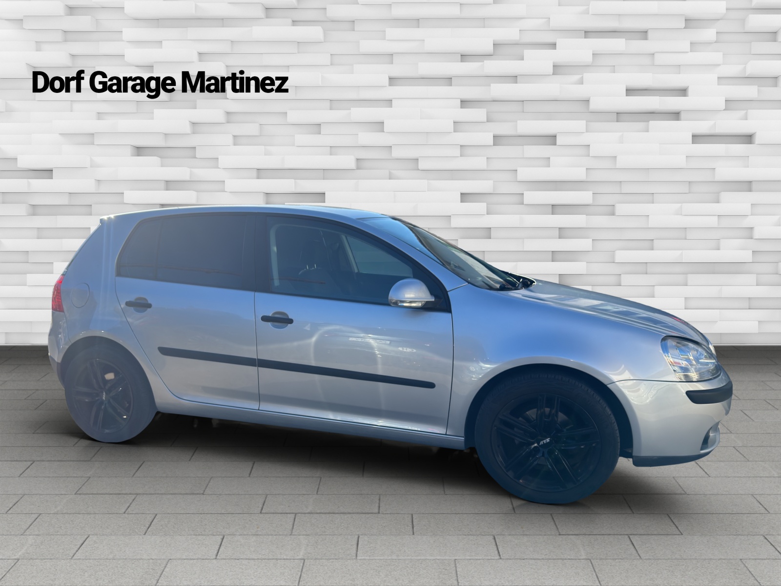 VW Golf 1.6 FSI Trend Edition-image-4