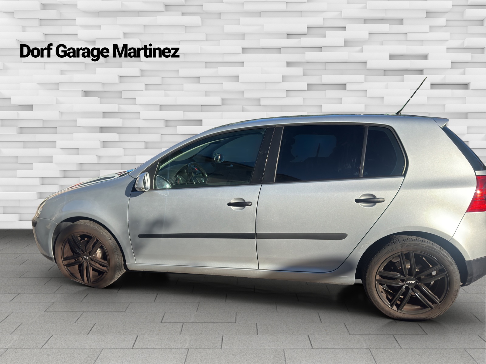 VW Golf 1.6 FSI Trend Edition-image-2