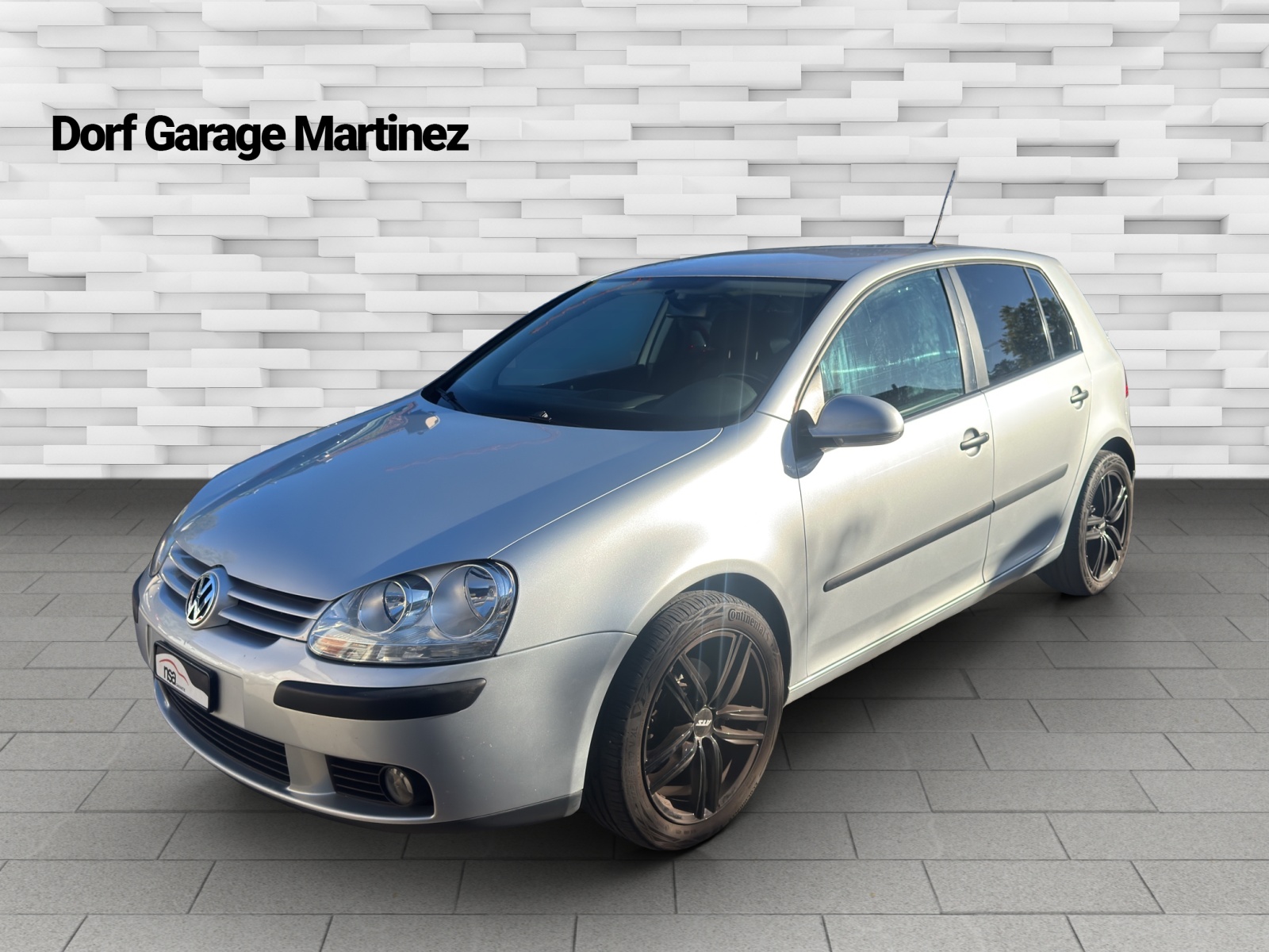 VW Golf 1.6 FSI Trend Edition-image-1