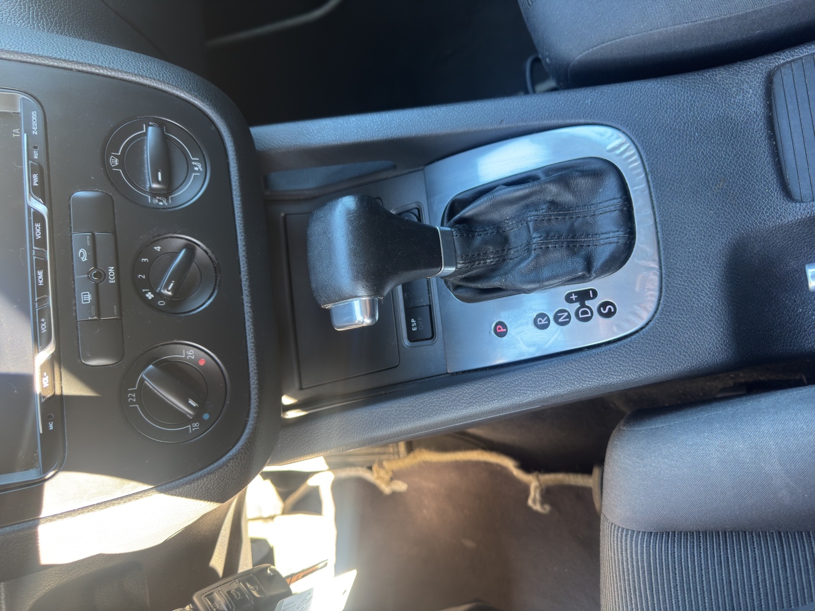 VW Golf 1.6 FSI Trend Edition-image-14