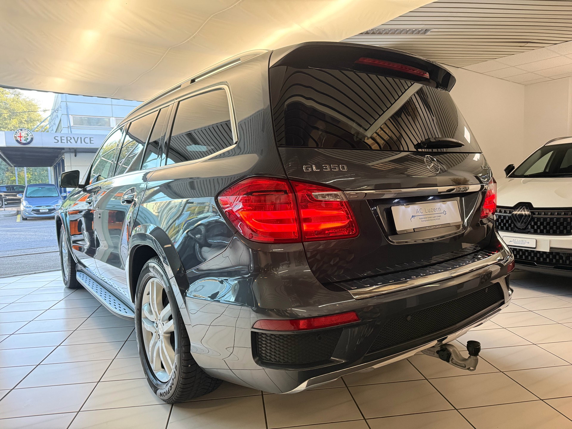 MERCEDES-BENZ GL 350 BlueTEC 4Matic 7G-TRONIC-showroom-element-1