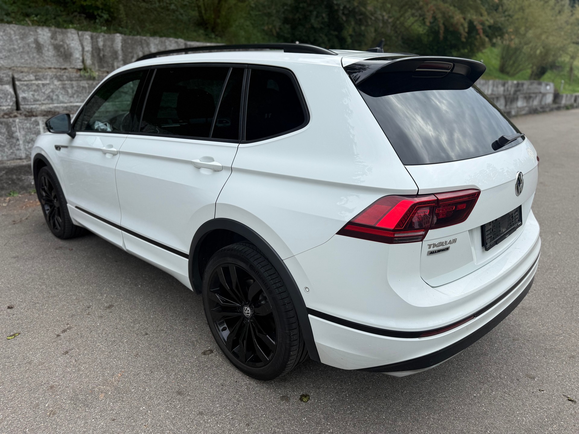 VW Tiguan Allspace 2.0 TDI R-Line 4MotionDSG-image-3