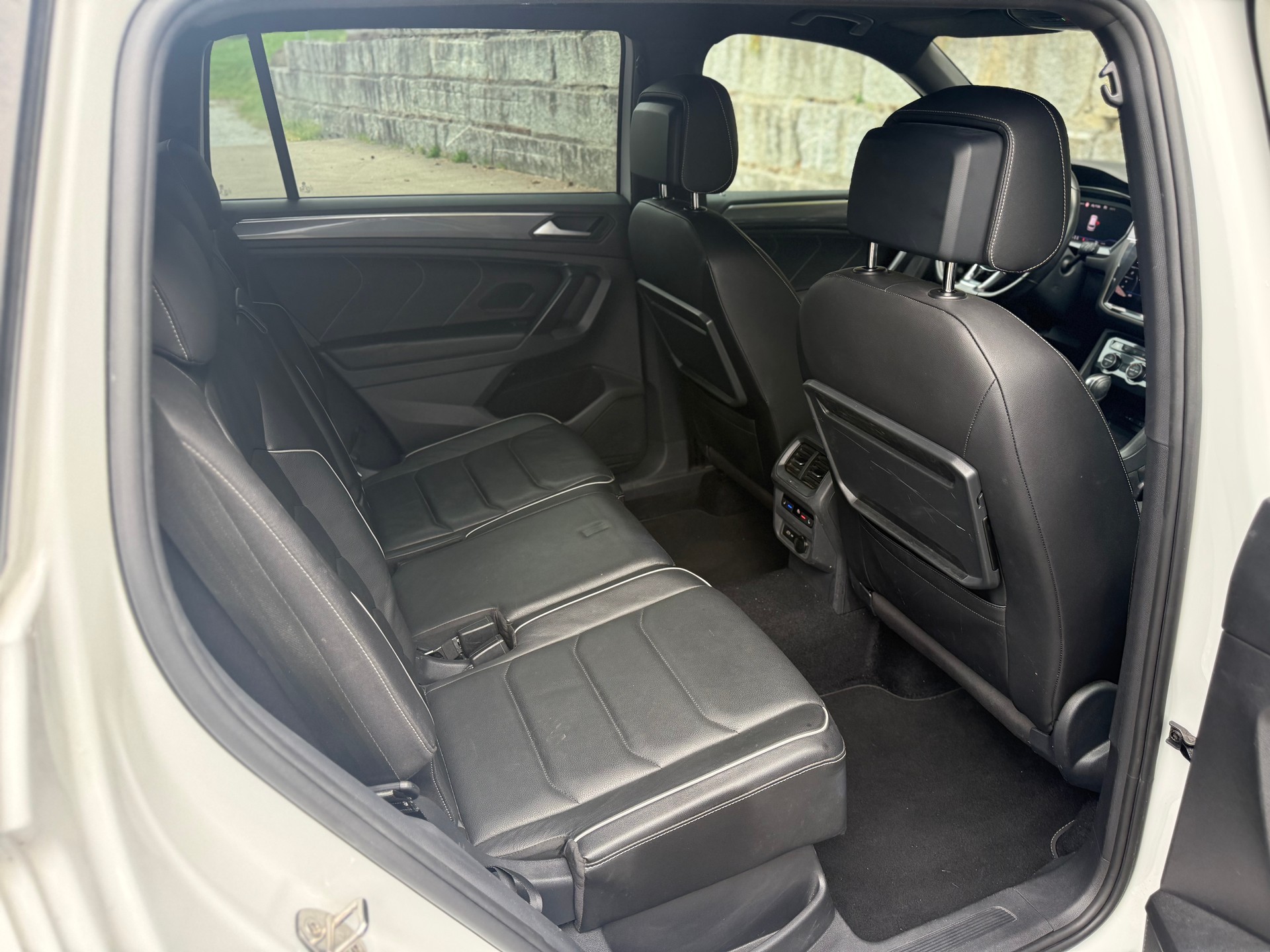 VW Tiguan Allspace 2.0 TDI R-Line 4MotionDSG-image-10