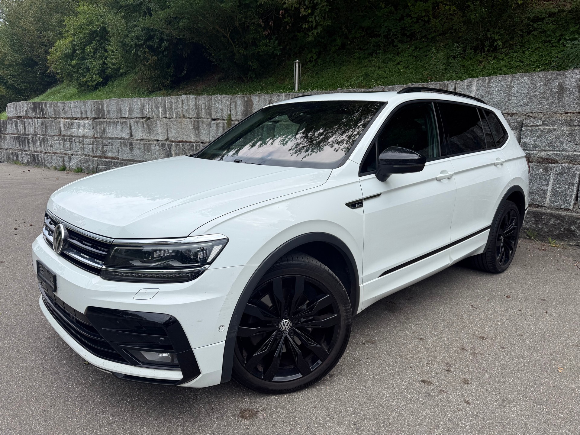 VW Tiguan Allspace 2.0 TDI R-Line 4MotionDSG-image-0