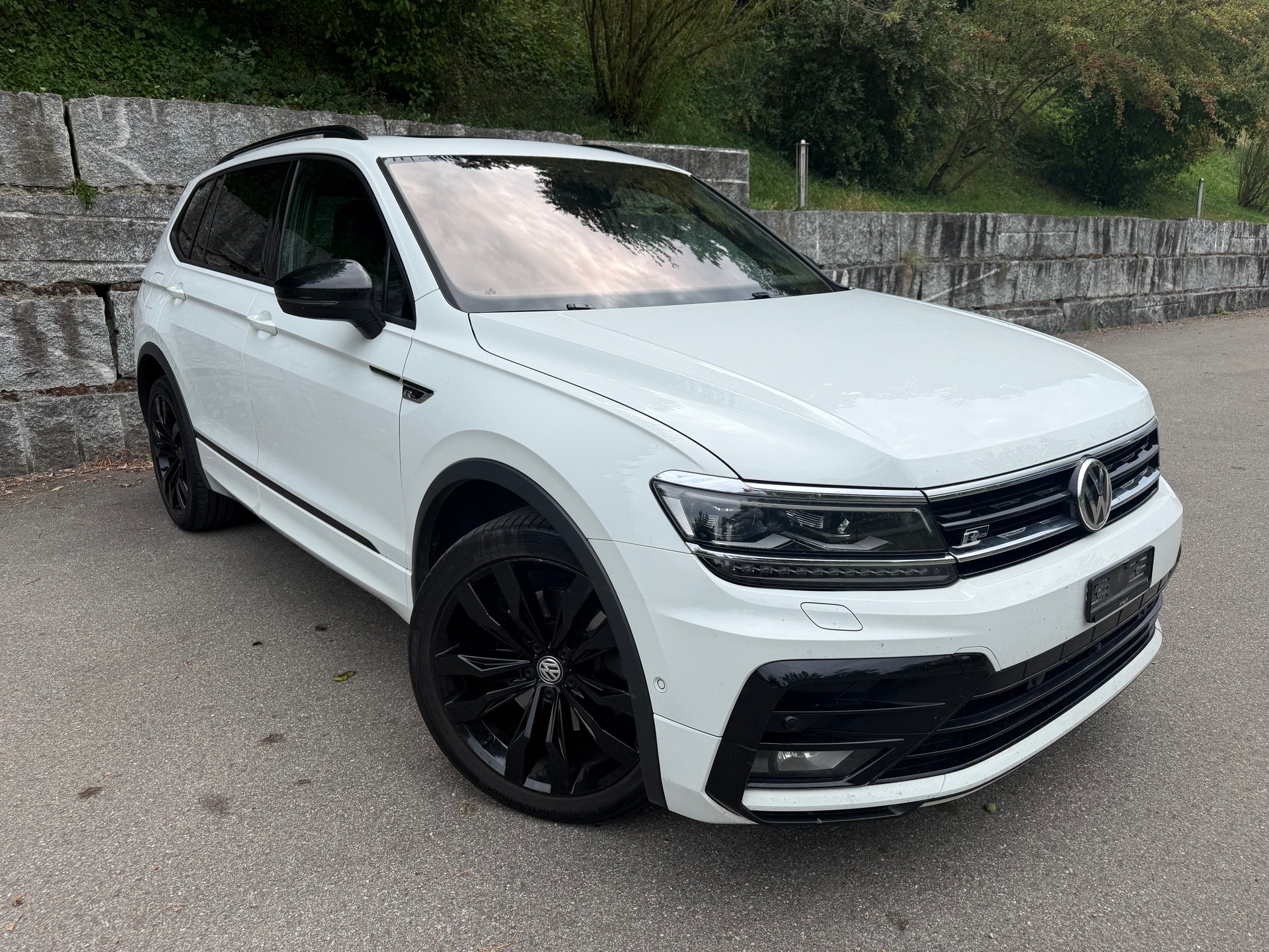 VW Tiguan Allspace 2.0 TDI R-Line 4MotionDSG-image-1