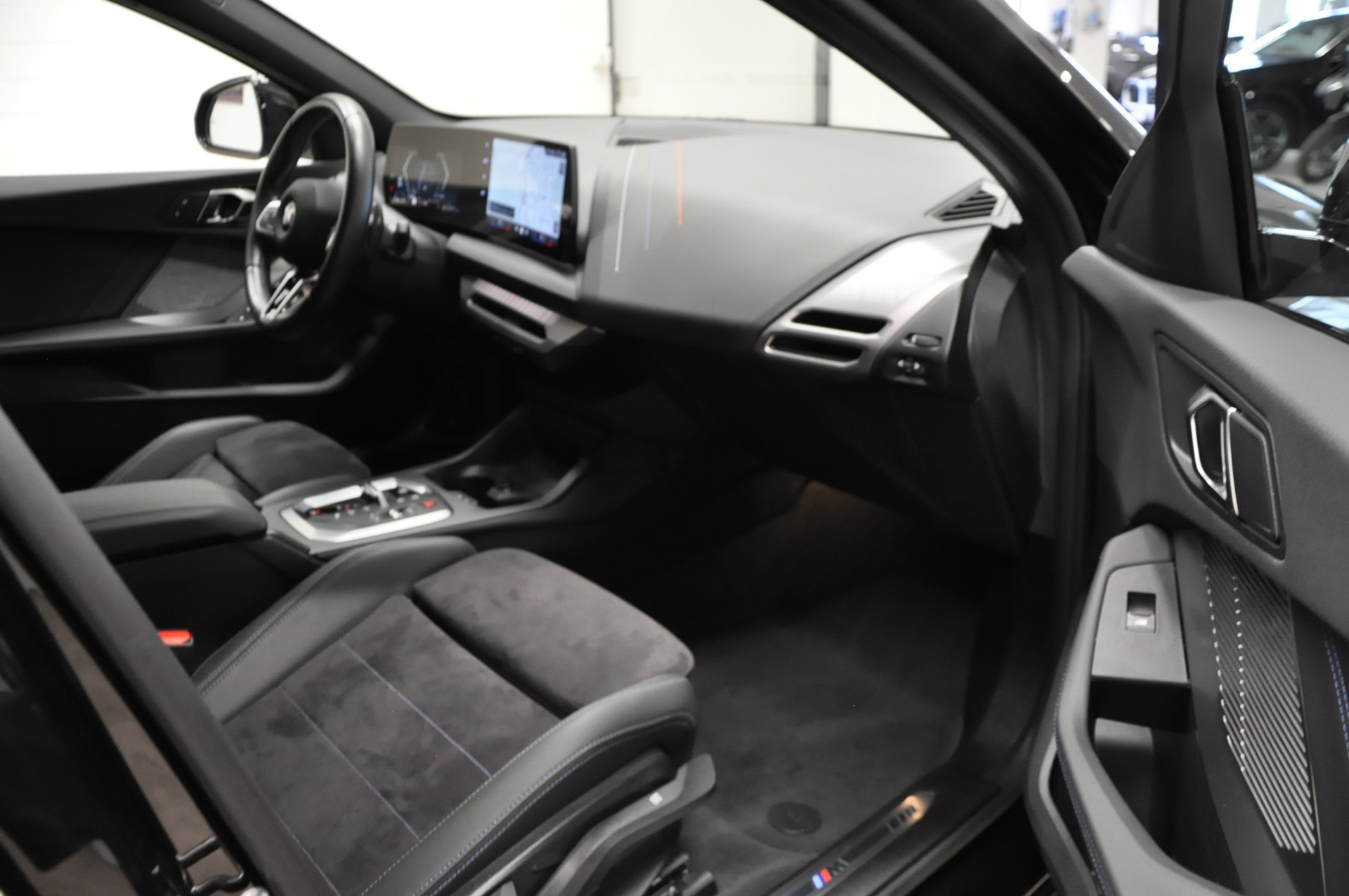 BMW 118d Steptronic M Sport Pro-image-12